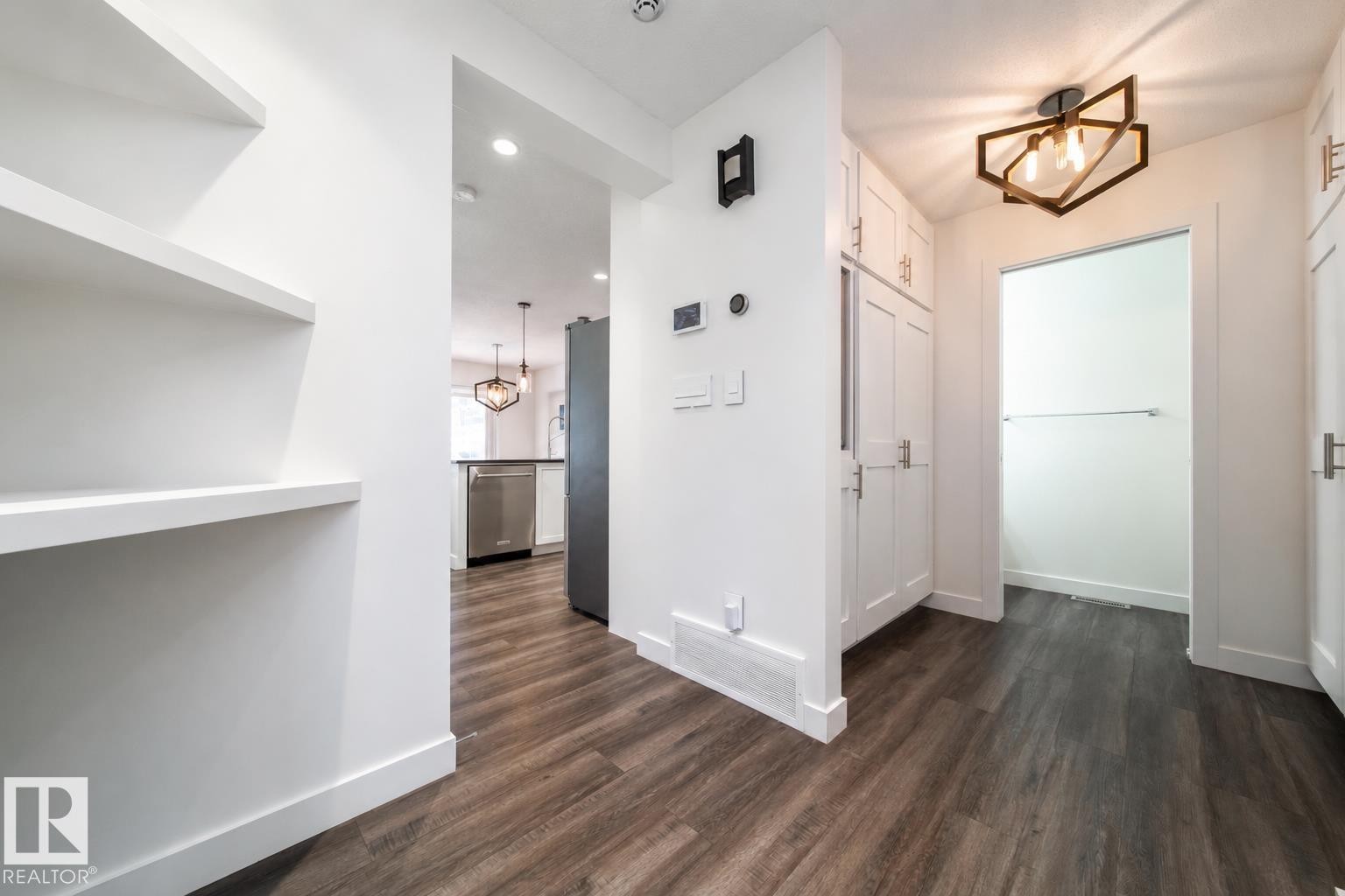 8916 217 Street Nw, Edmonton, AB - Indoor Photo Showing Other Room