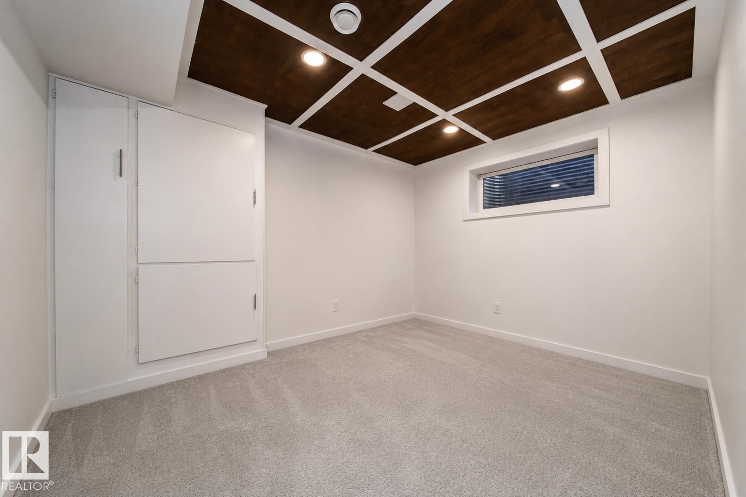 8916 217 Street Nw, Edmonton, AB - Indoor Photo Showing Other Room