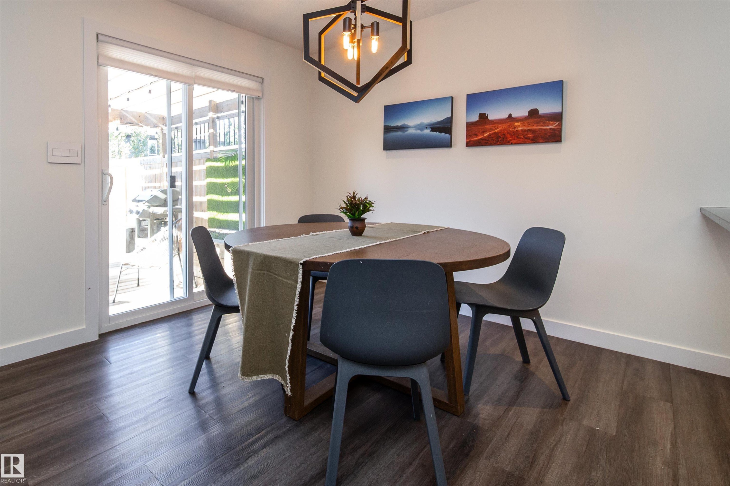 8916 217 Street Nw, Edmonton, AB - Indoor Photo Showing Dining Room