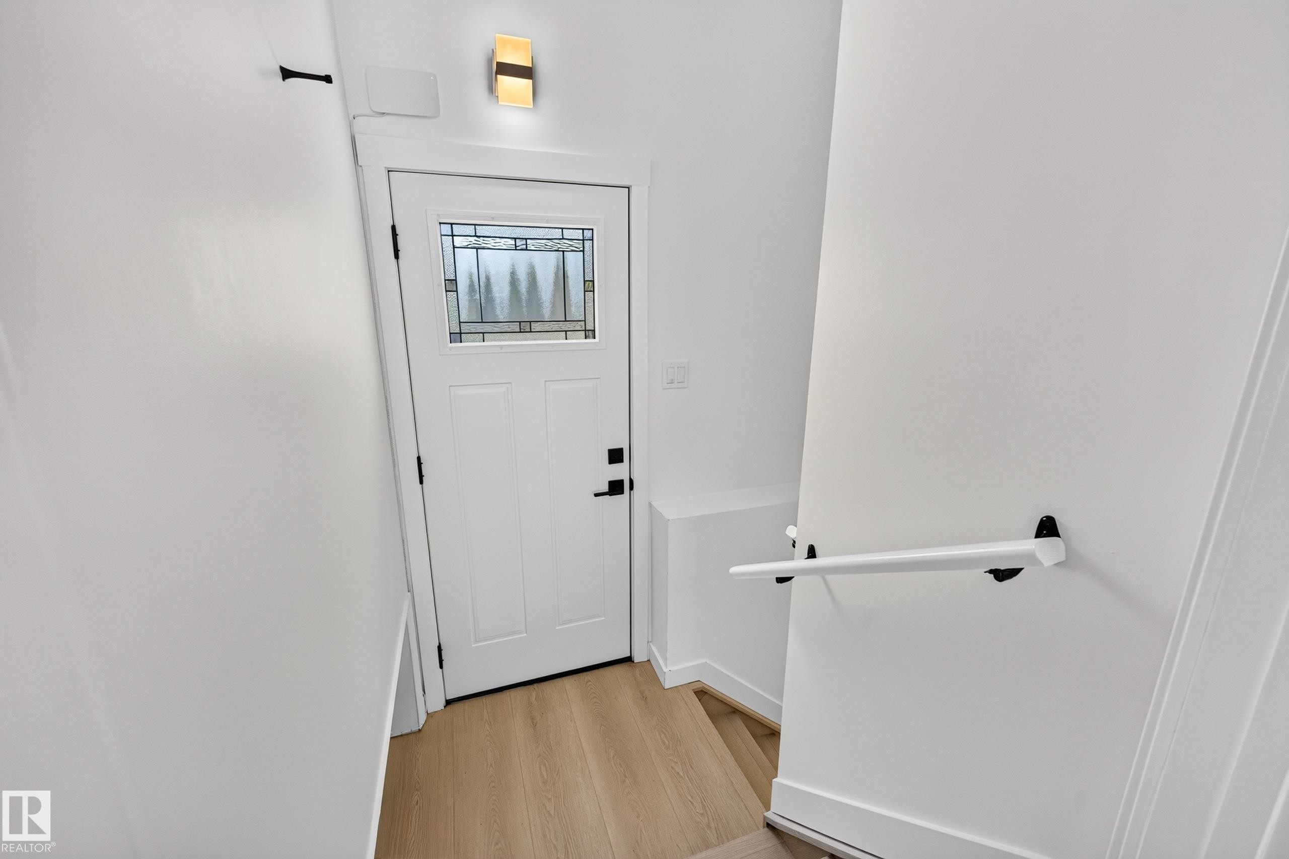 6011 93A Avenue Nw, Edmonton, AB - Indoor Photo Showing Other Room