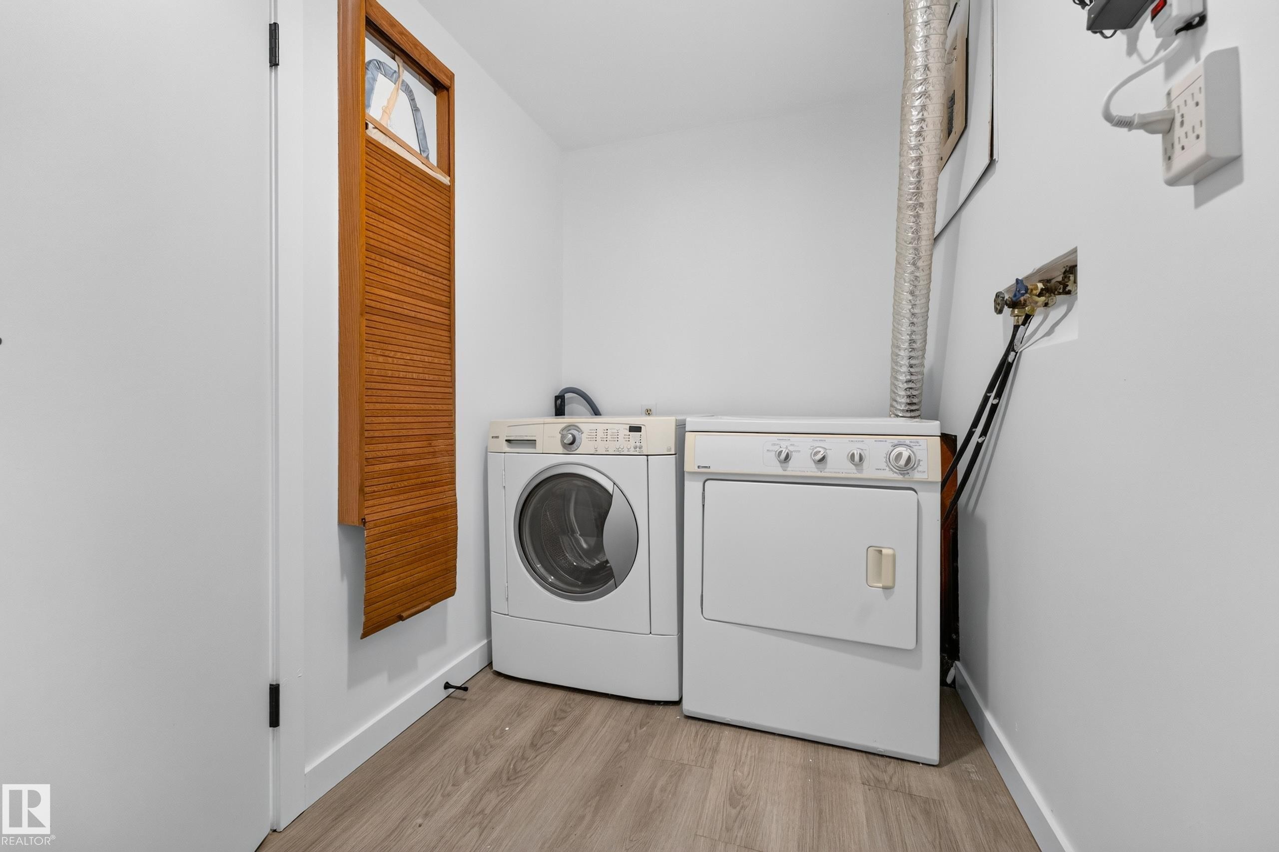 6011 93A Avenue Nw, Edmonton, AB - Indoor Photo Showing Laundry Room