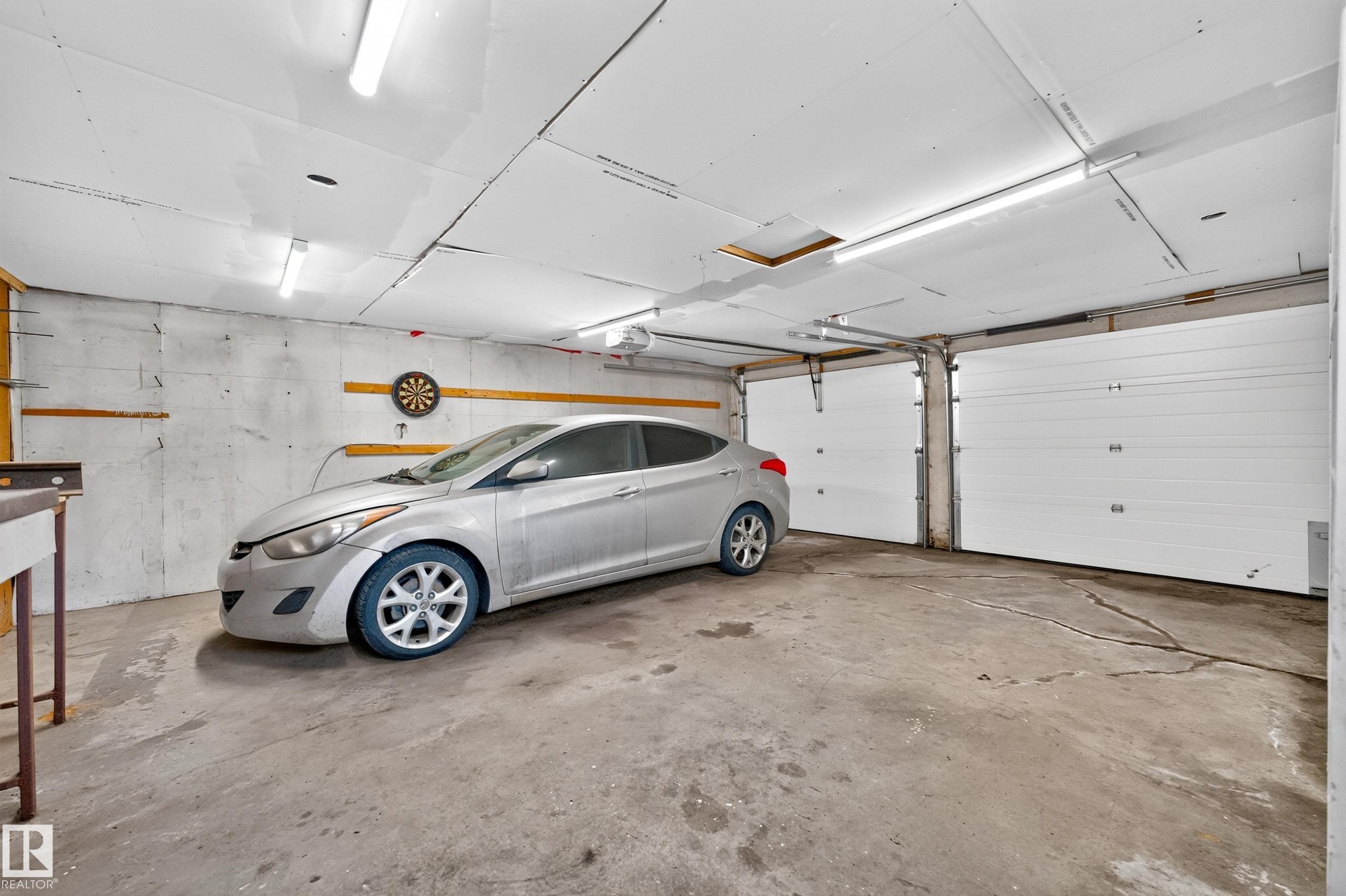 6011 93A Avenue Nw, Edmonton, AB - Indoor Photo Showing Garage