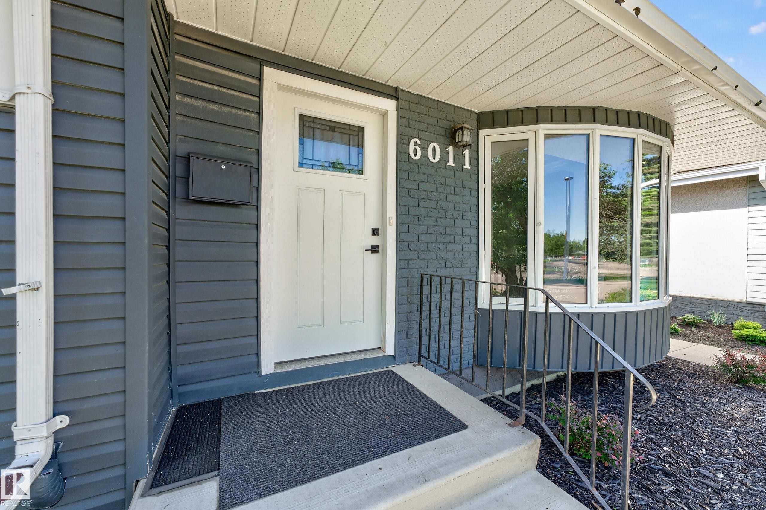 6011 93A Avenue Nw, Edmonton, AB - Outdoor With Exterior