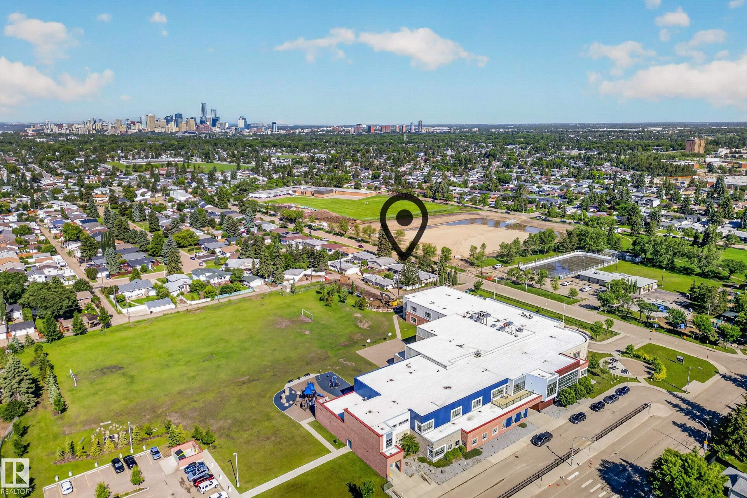 6011 93A Avenue Nw, Edmonton, AB - Outdoor With View