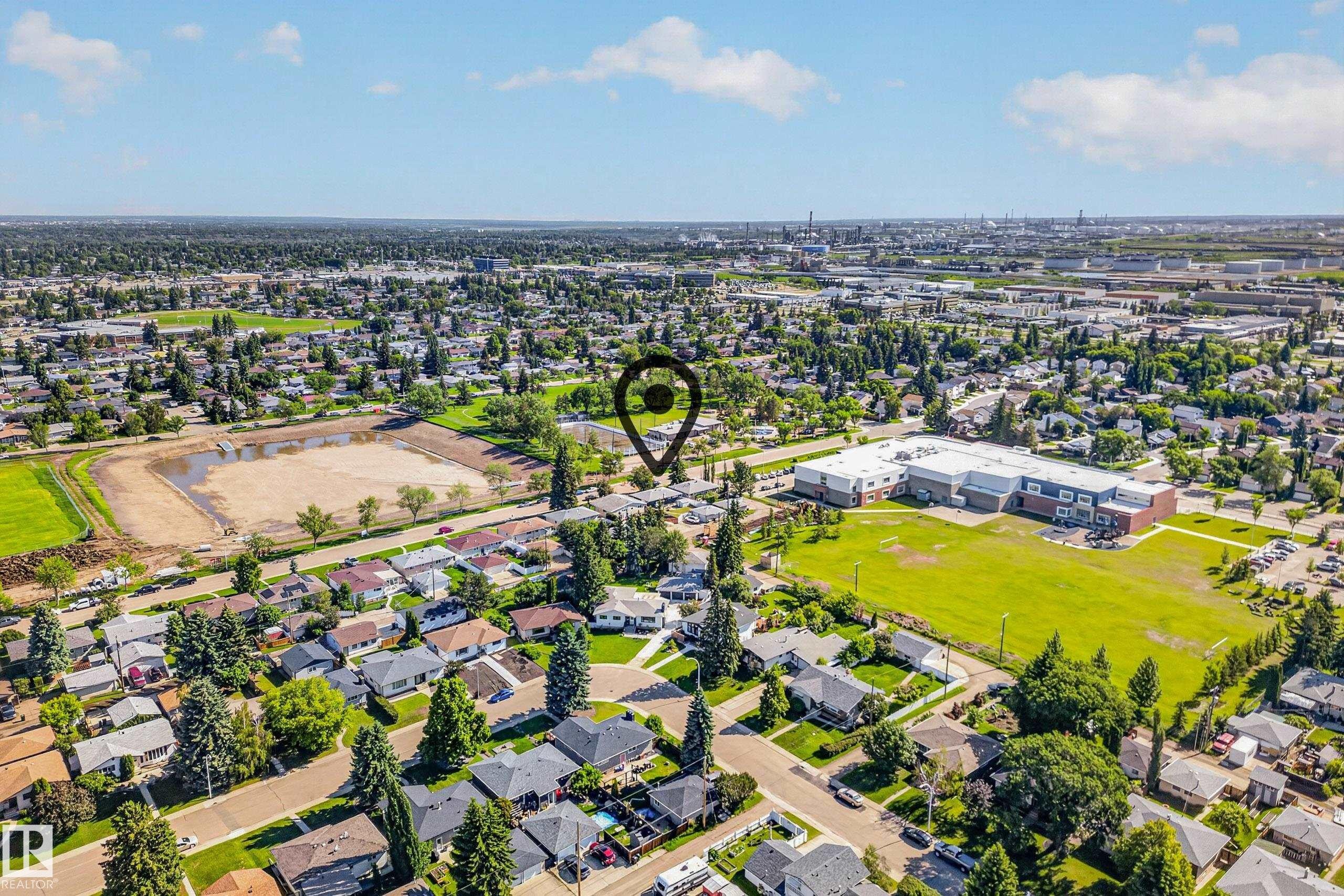 6011 93A Avenue Nw, Edmonton, AB - Outdoor With View