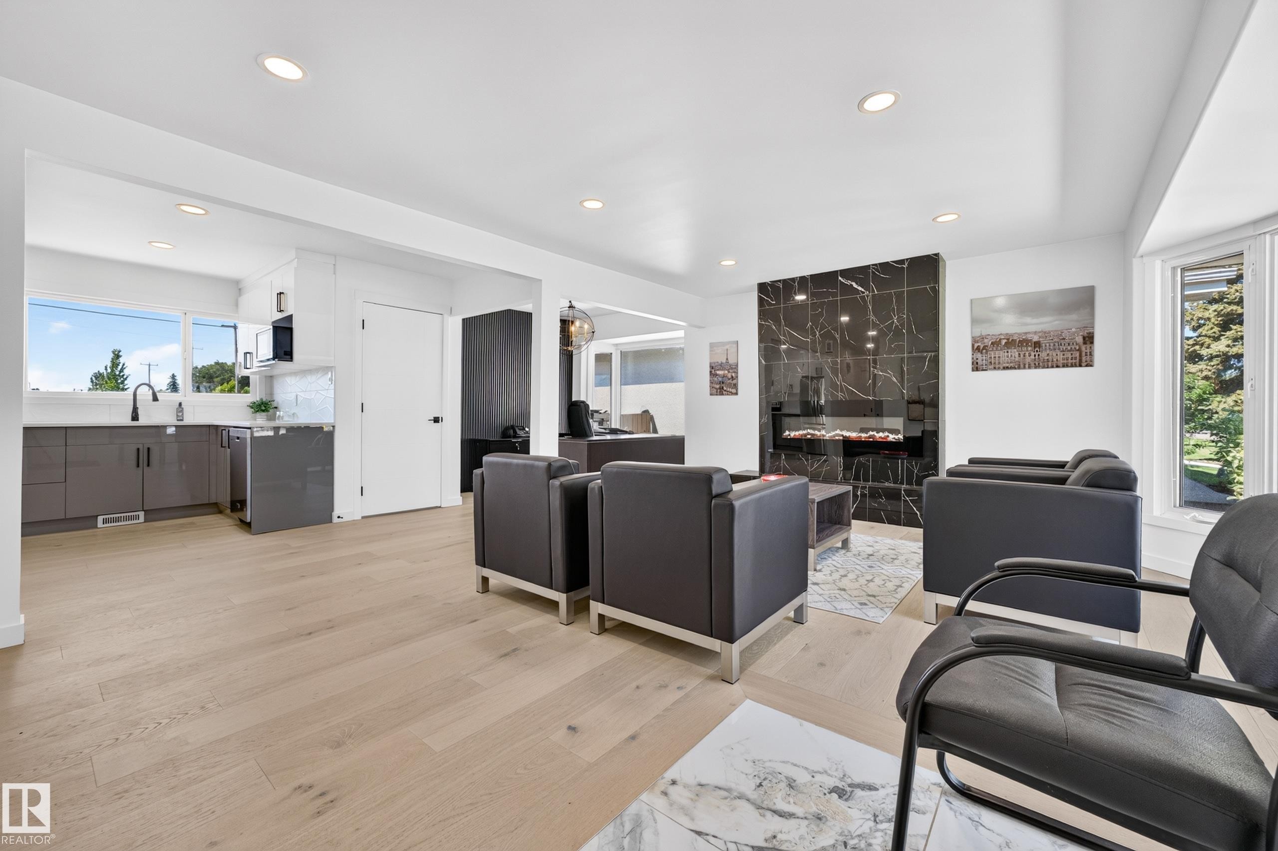 6011 93A Avenue Nw, Edmonton, AB - Indoor Photo Showing Living Room With Fireplace