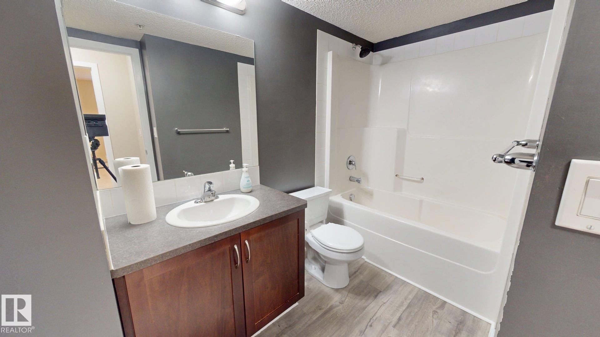 #213 396 Silver Berry Rd Nw, Edmonton, AB - Indoor Photo Showing Bathroom