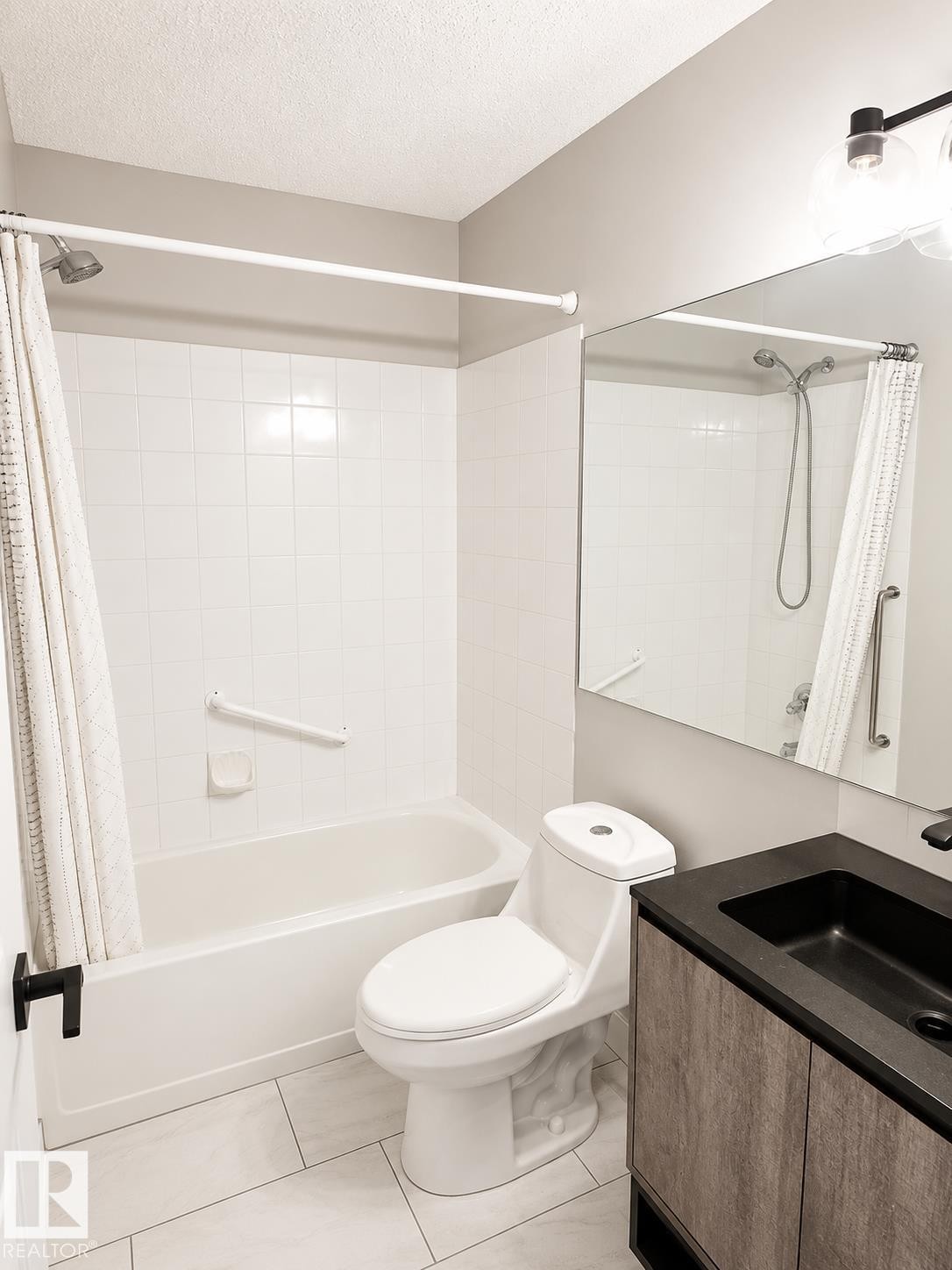 #329 17447 98A Av Nw, Edmonton, AB - Indoor Photo Showing Bathroom