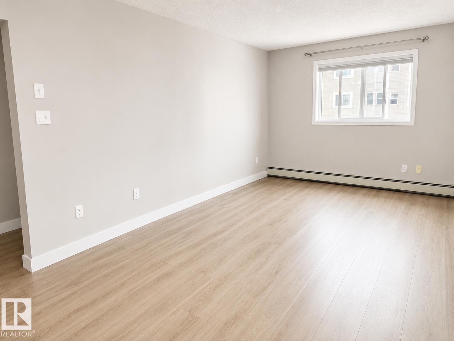 #329 17447 98A Av Nw, Edmonton, AB - Indoor Photo Showing Other Room