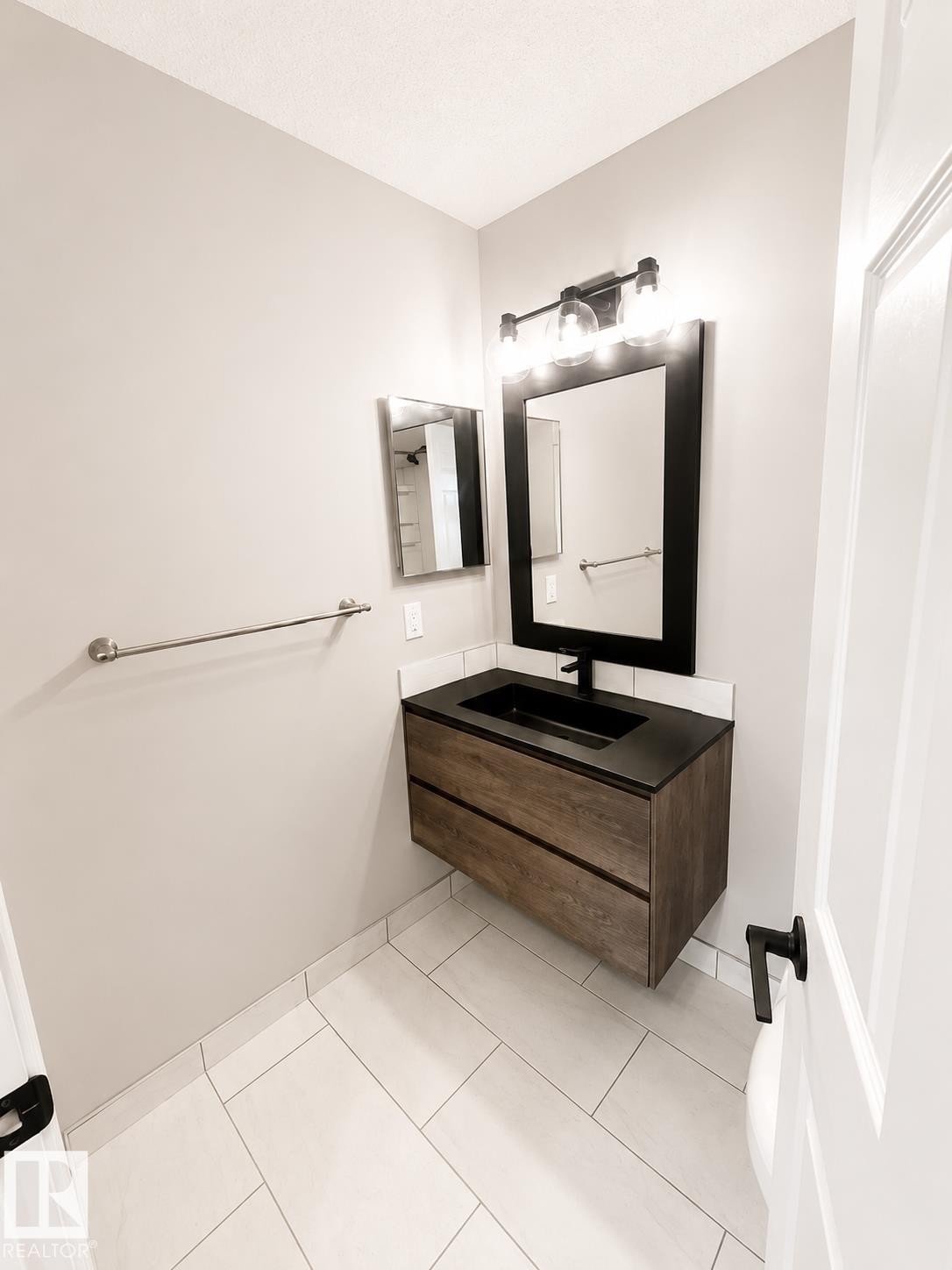 #329 17447 98A Av Nw, Edmonton, AB - Indoor Photo Showing Other Room