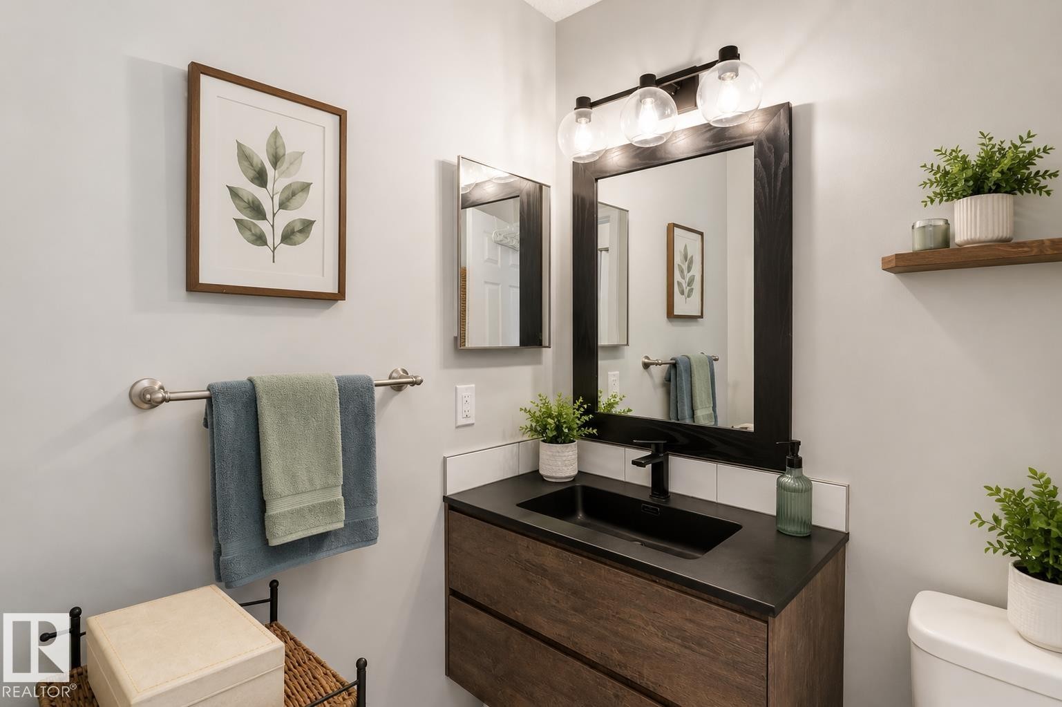 #329 17447 98A Av Nw, Edmonton, AB - Indoor Photo Showing Bathroom