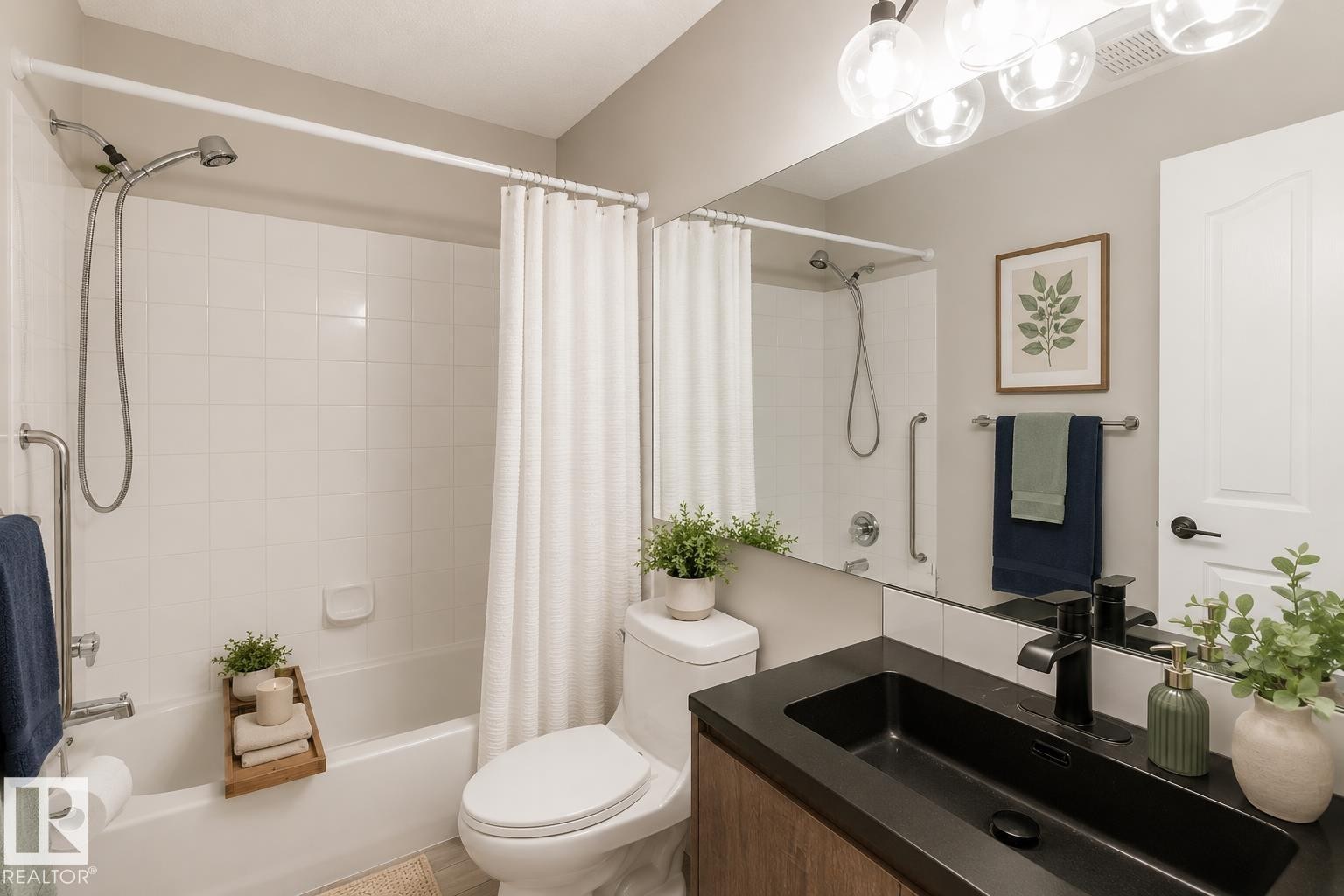 #329 17447 98A Av Nw, Edmonton, AB - Indoor Photo Showing Bathroom