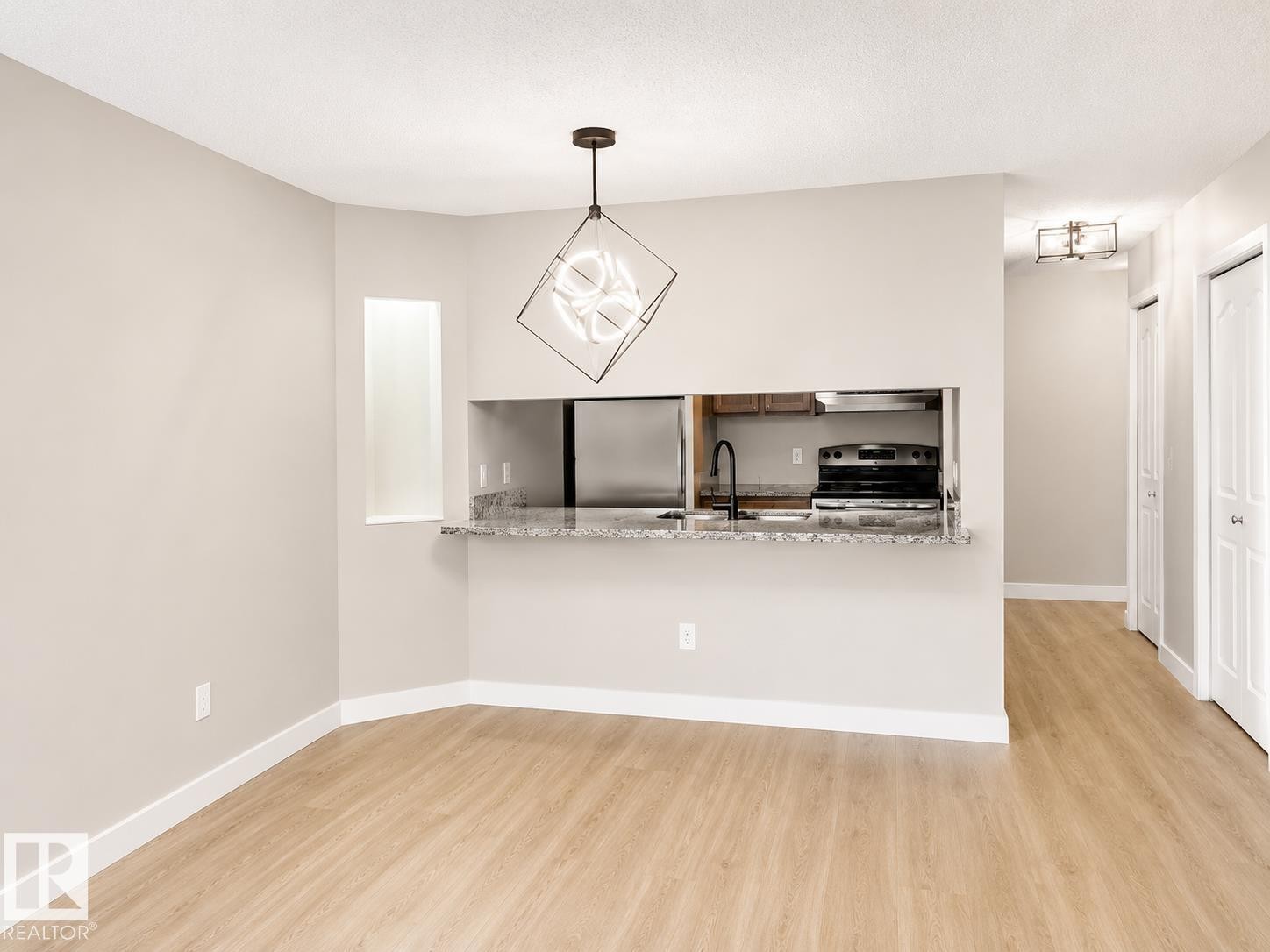 #329 17447 98A Av Nw, Edmonton, AB - Indoor
