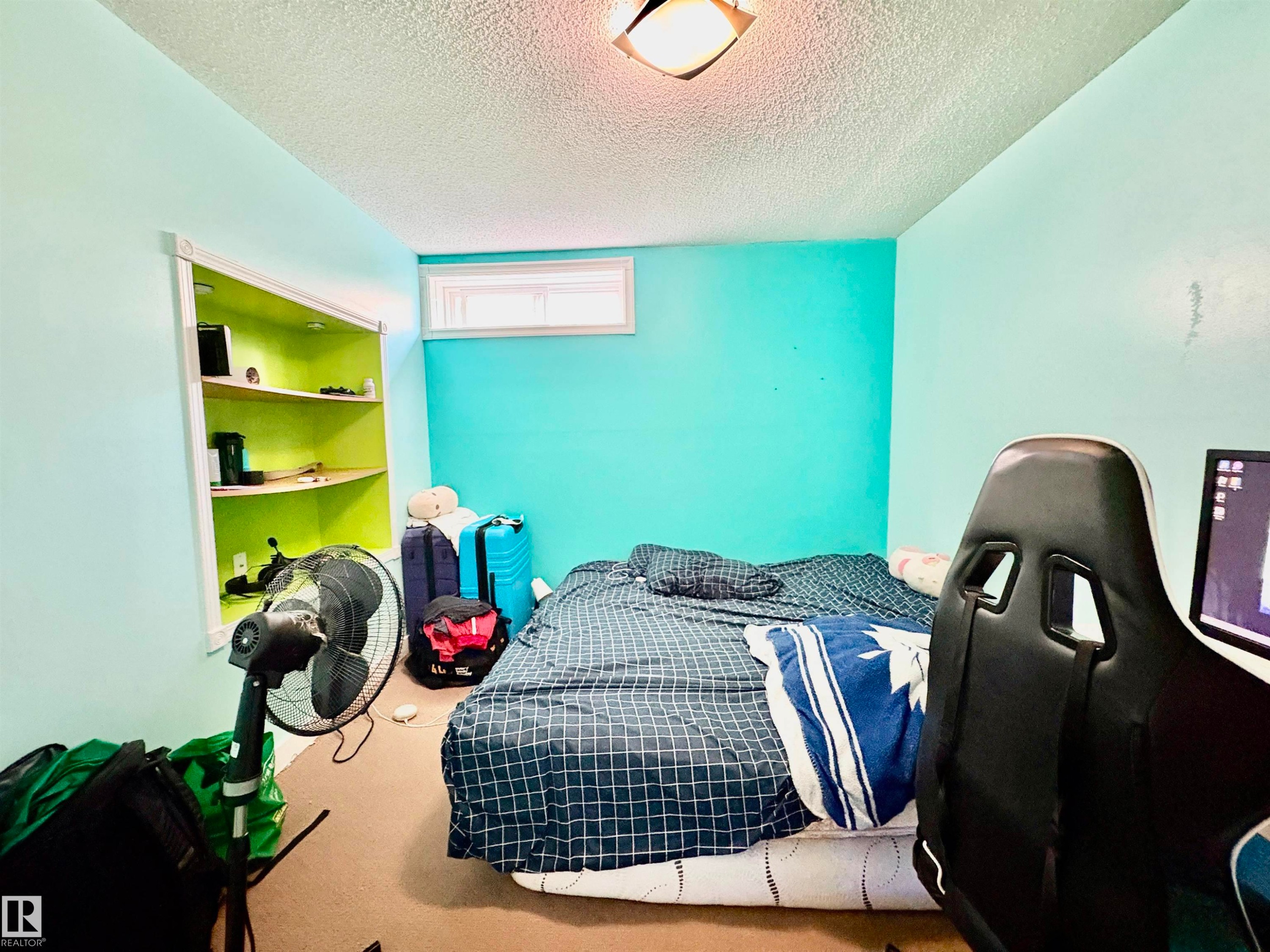 325 Kline Crescent Nw, Edmonton, AB - Indoor Photo Showing Bedroom