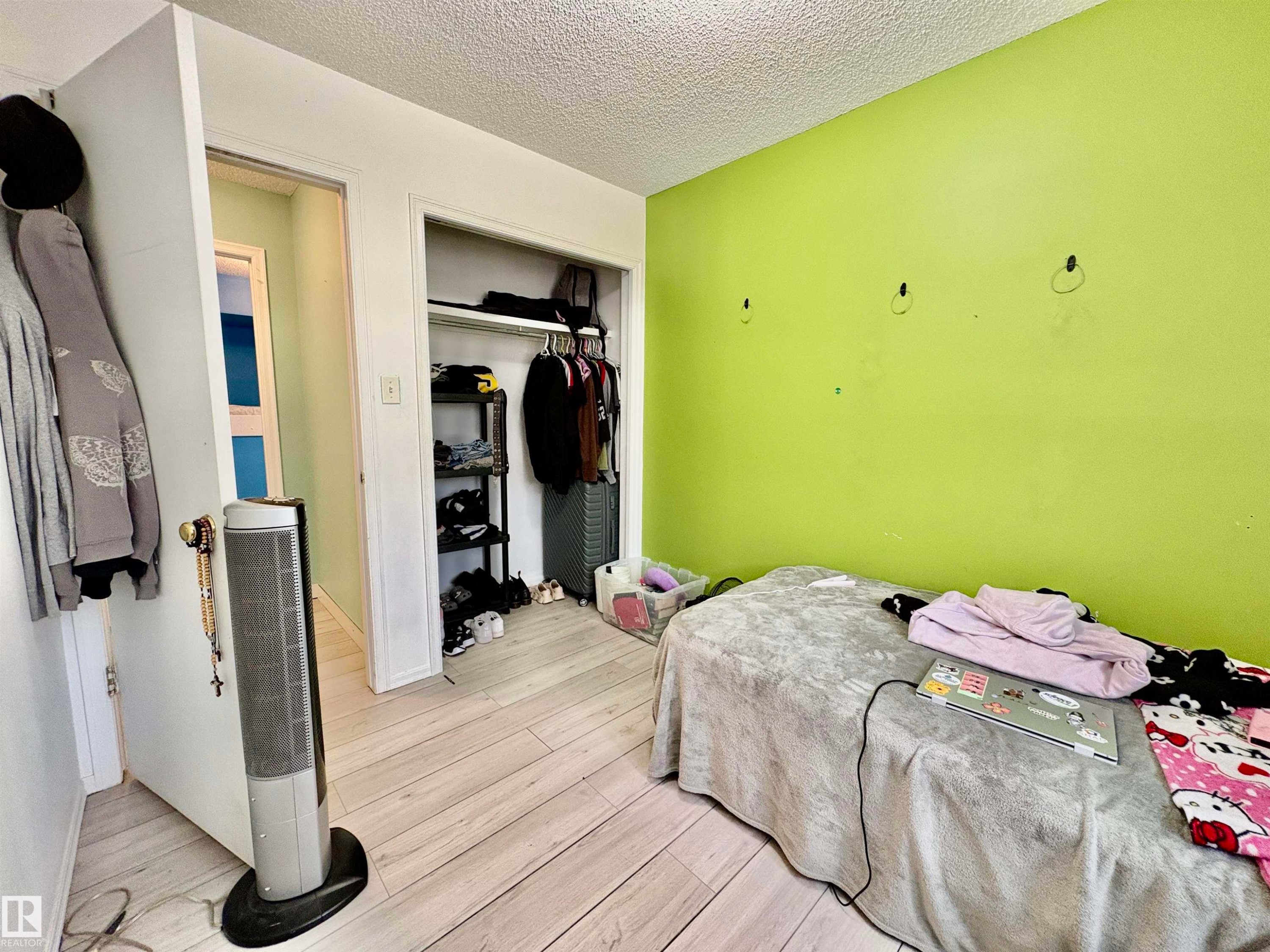 325 Kline Crescent Nw, Edmonton, AB - Indoor Photo Showing Other Room