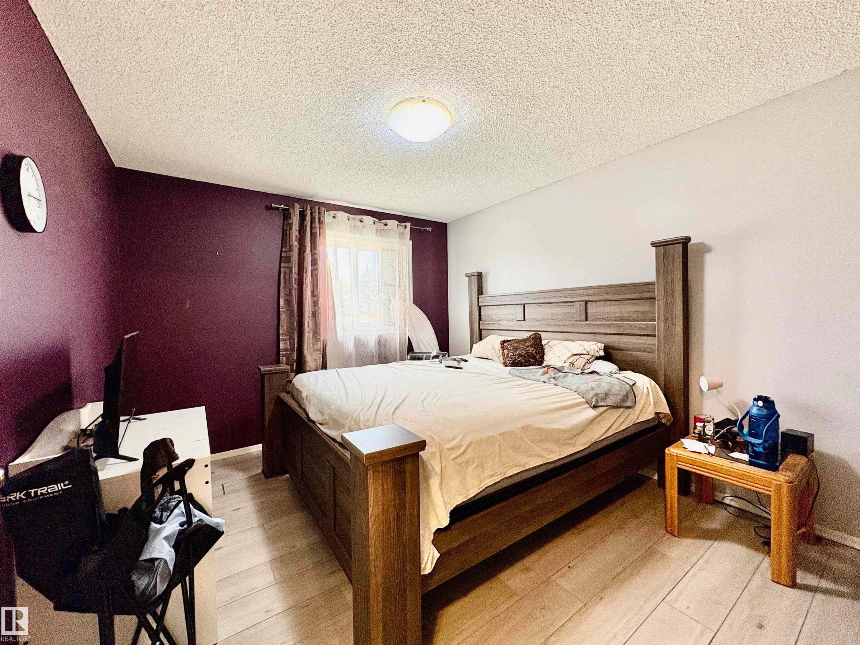 325 Kline Crescent Nw, Edmonton, AB - Indoor Photo Showing Bedroom