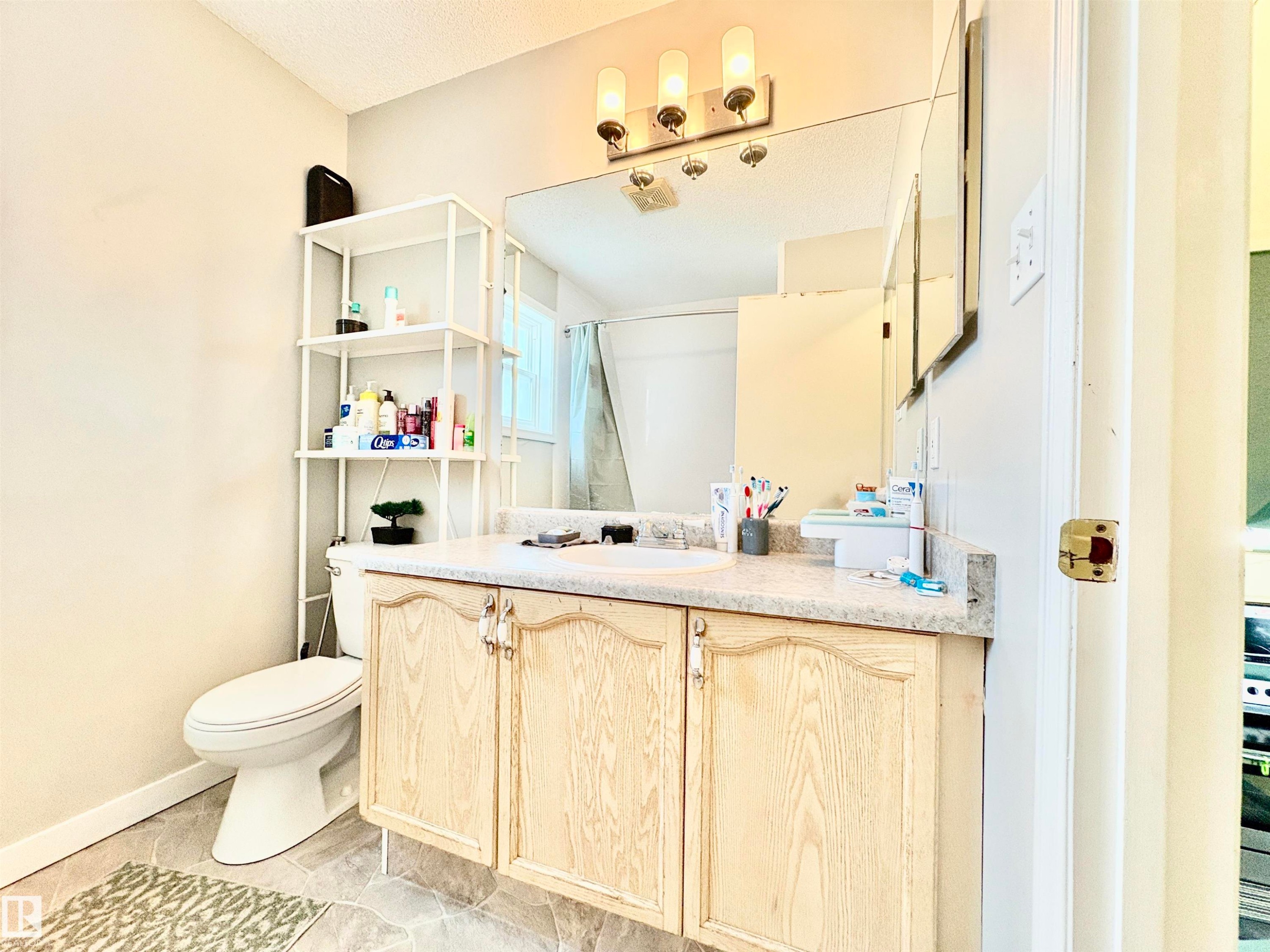 325 Kline Crescent Nw, Edmonton, AB - Indoor Photo Showing Bathroom
