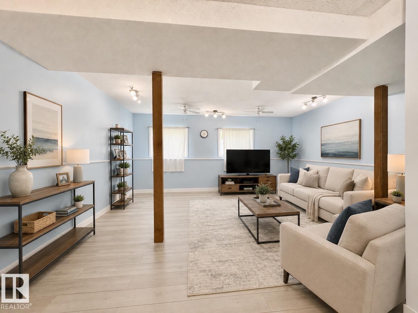 325 Kline Crescent Nw, Edmonton, AB - Indoor Photo Showing Living Room