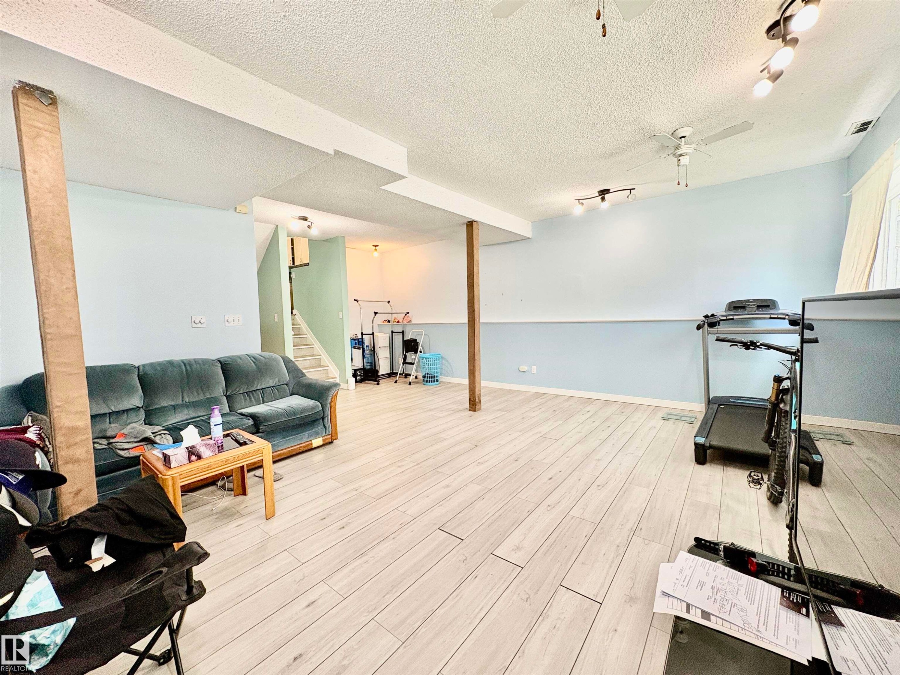 325 Kline Crescent Nw, Edmonton, AB - Indoor