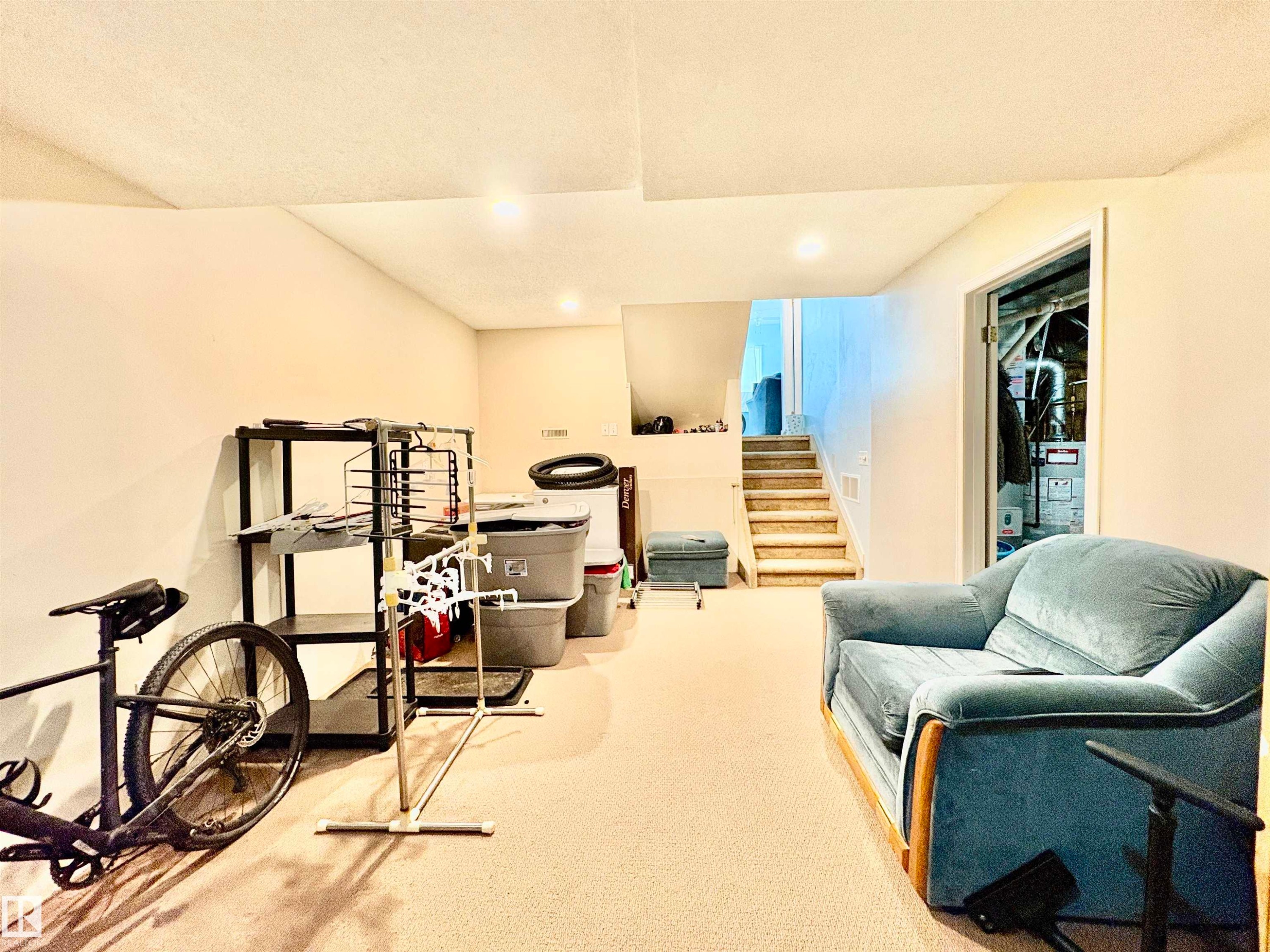 325 Kline Crescent Nw, Edmonton, AB - Indoor Photo Showing Gym Room