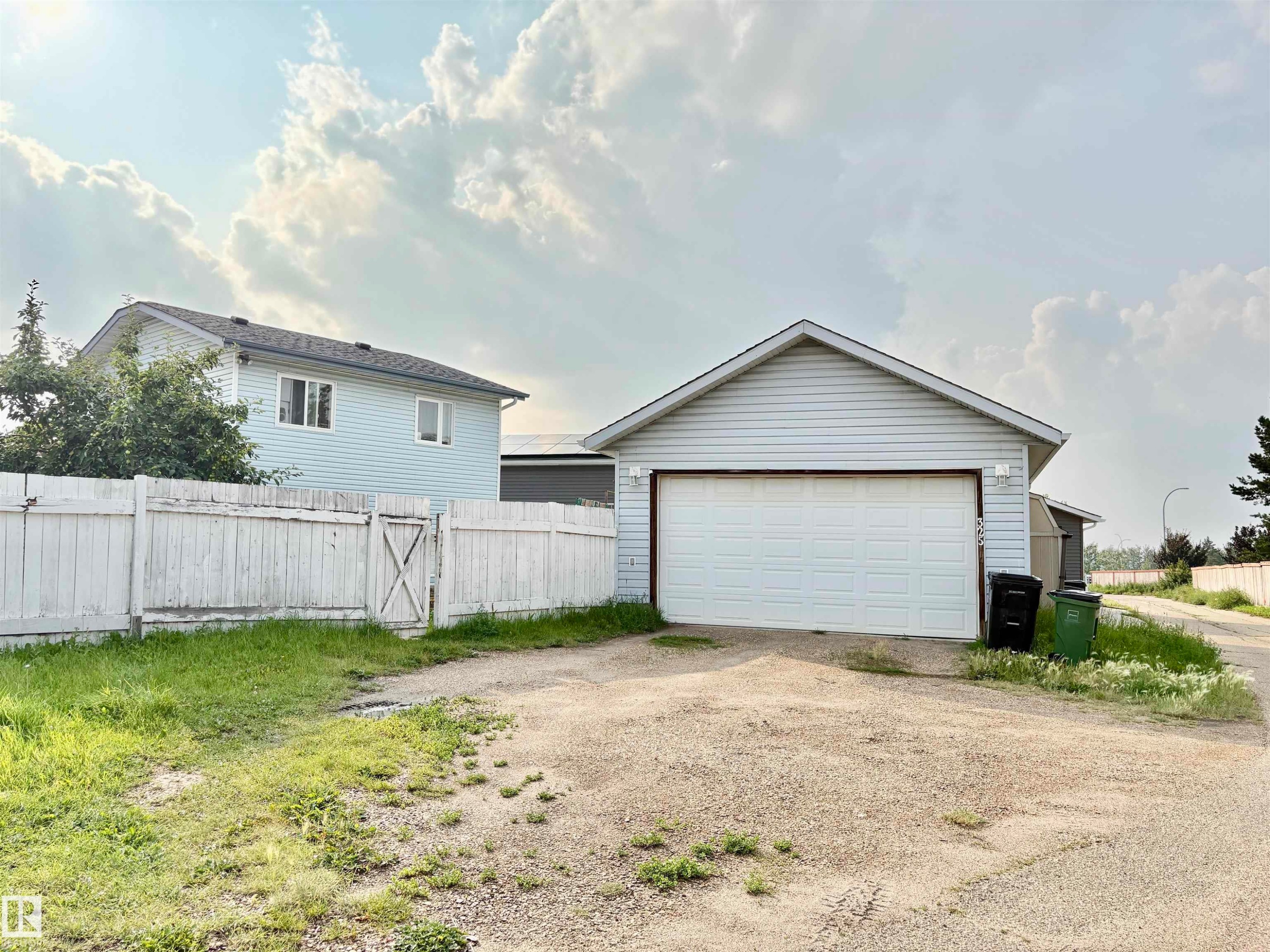 325 Kline Crescent Nw, Edmonton, AB - Outdoor