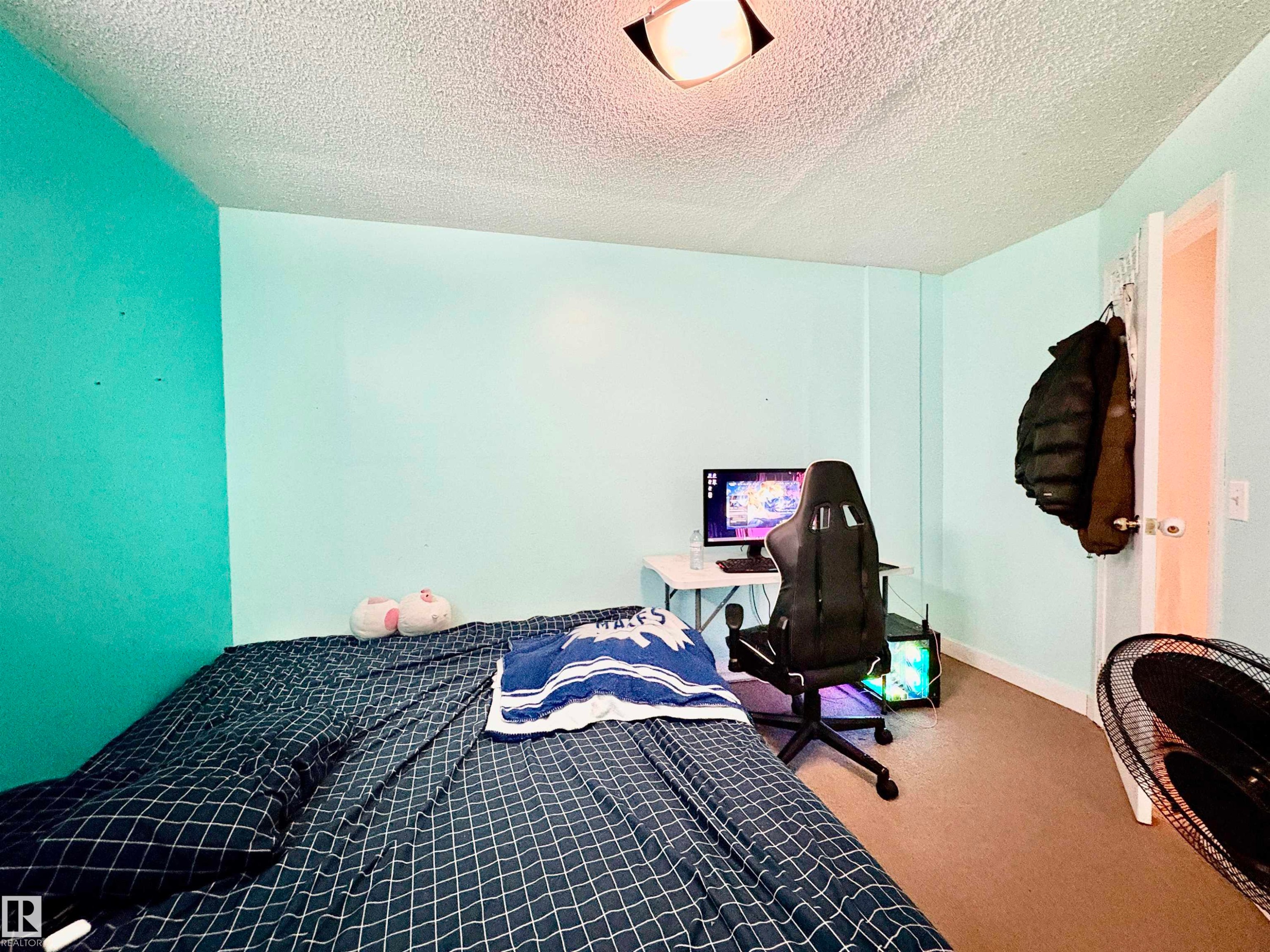 325 Kline Crescent Nw, Edmonton, AB - Indoor Photo Showing Bedroom