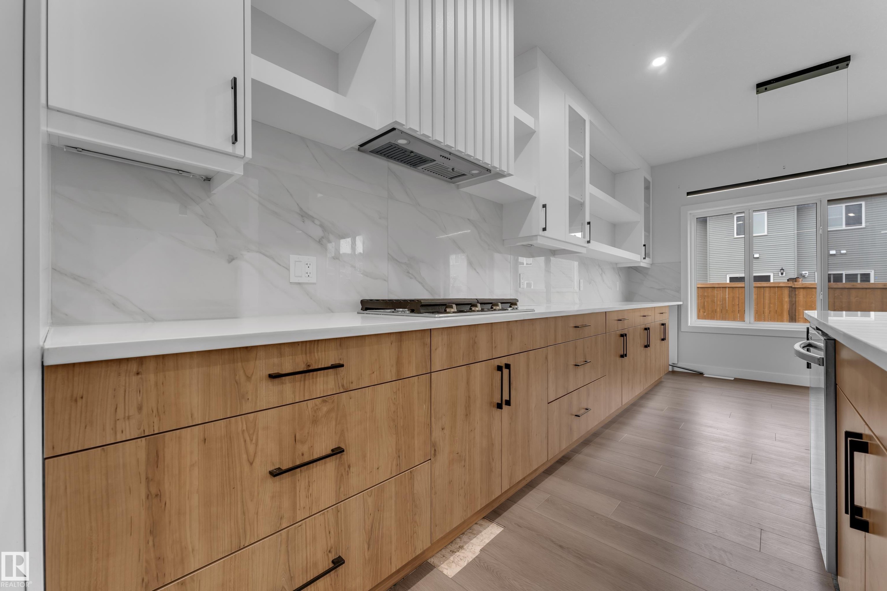 3615 42 Avenue, Beaumont, AB - Indoor Photo Showing Kitchen With Upgraded Kitchen