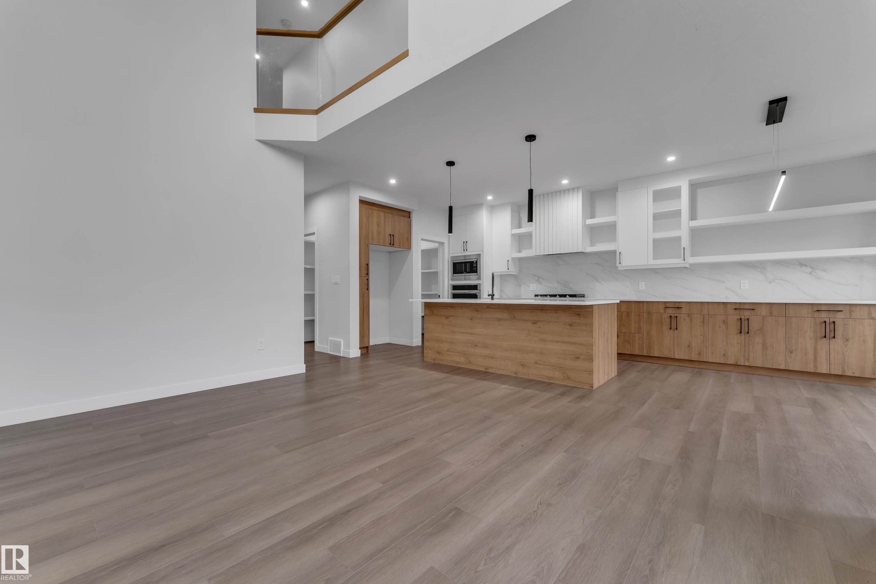 3615 42 Avenue, Beaumont, AB - Indoor With Storage