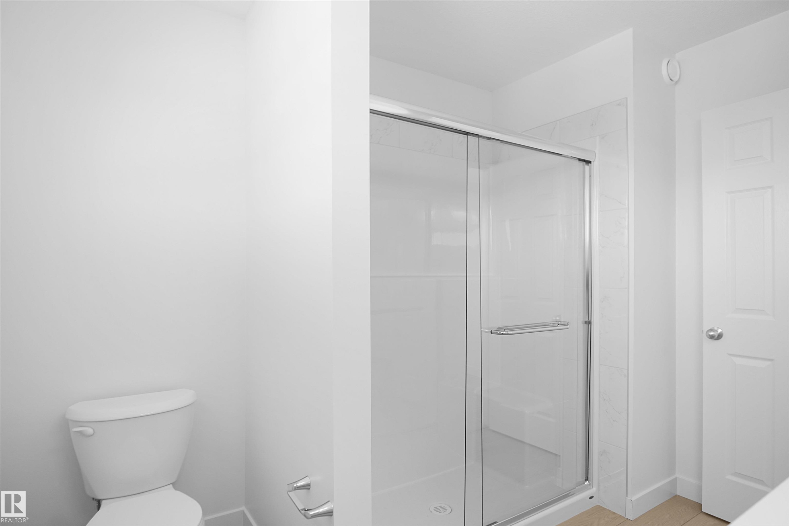 8893 Carson Way Sw, Edmonton, AB - Indoor Photo Showing Bathroom