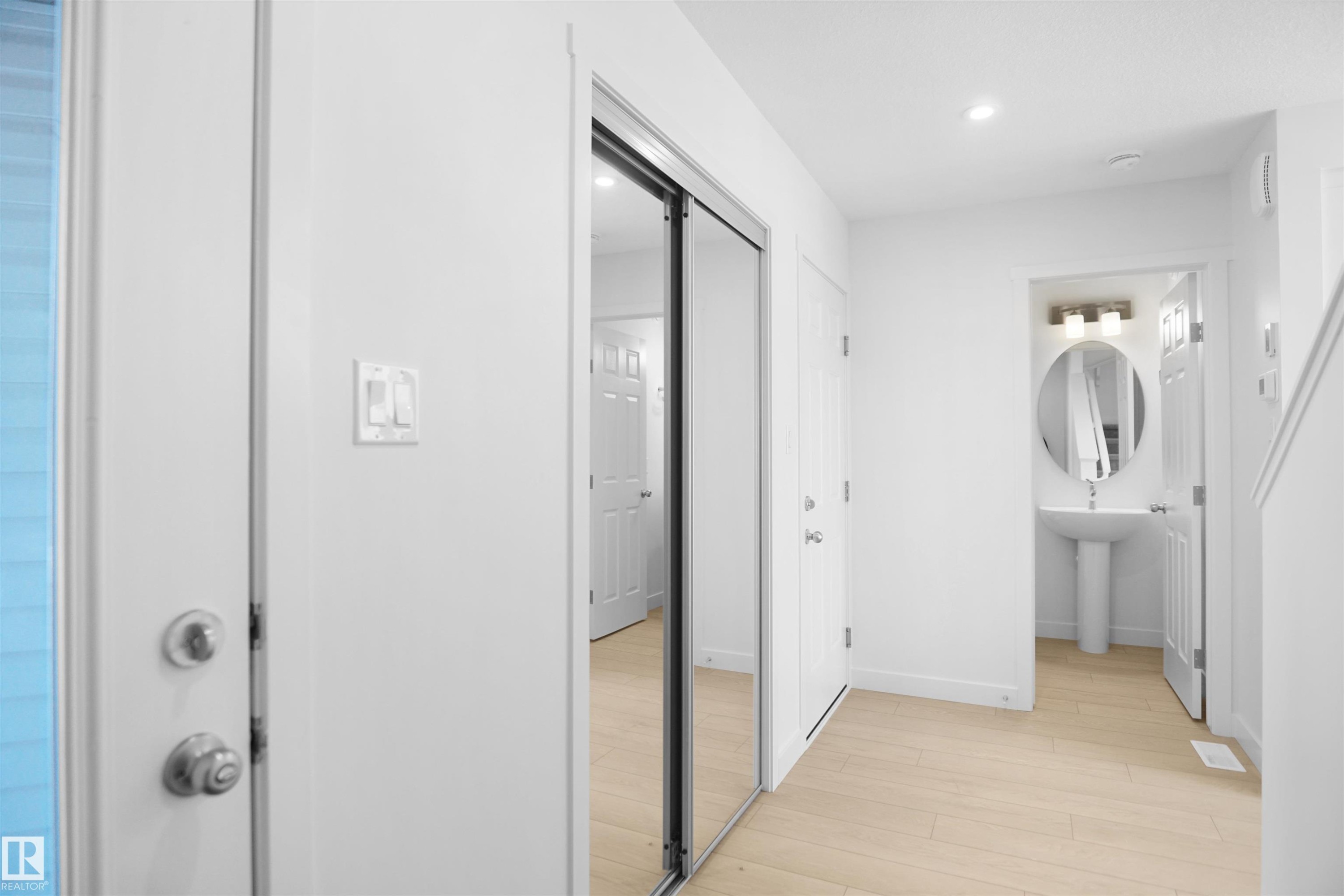 8893 Carson Way Sw, Edmonton, AB - Indoor