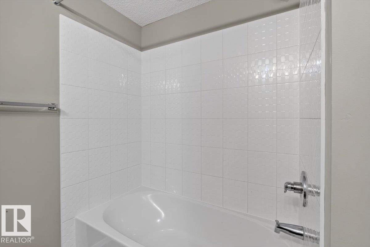#204 18126 77 St Nw, Edmonton, AB - Indoor Photo Showing Bathroom