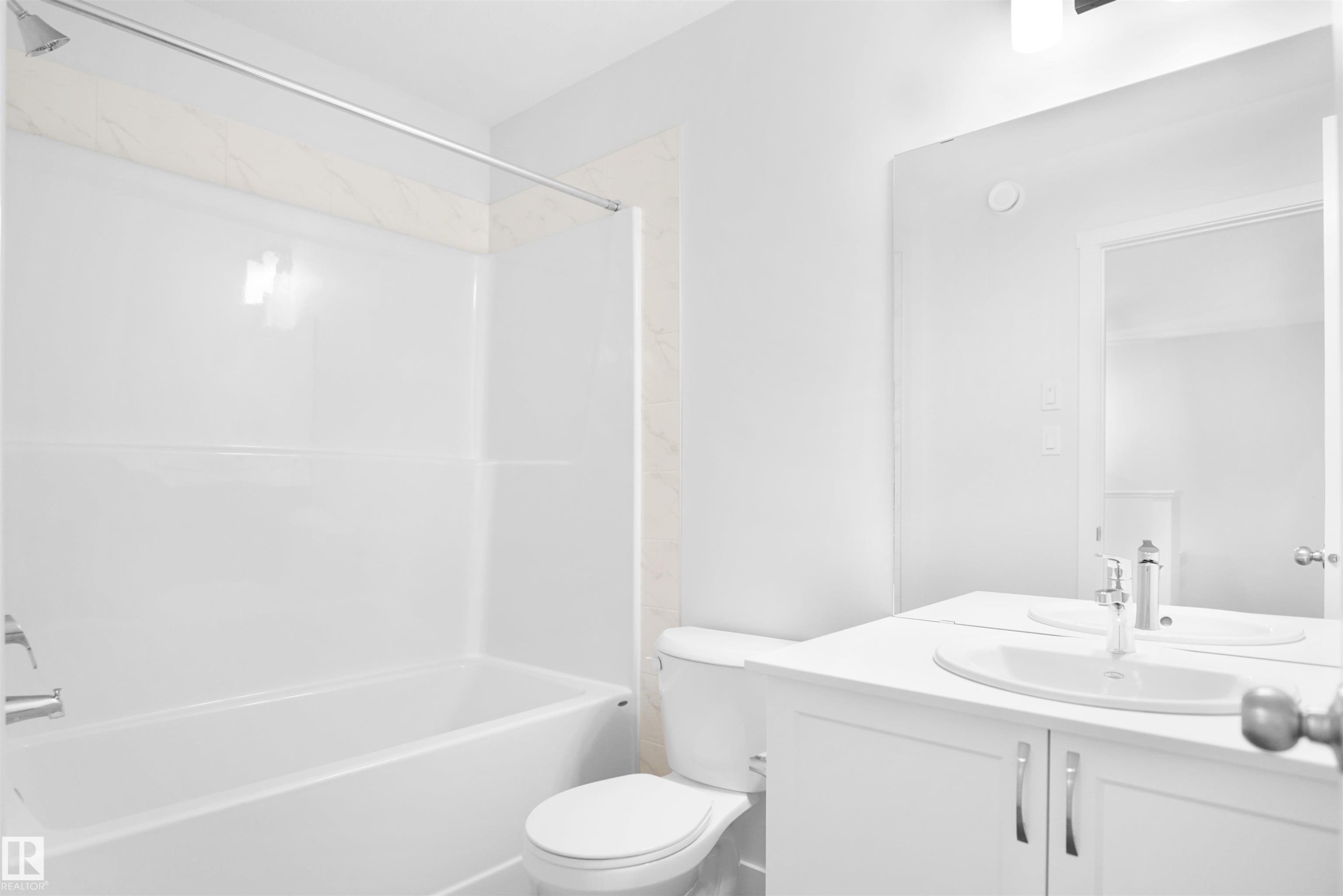 2241 194A Street Nw, Edmonton, AB - Indoor Photo Showing Bathroom