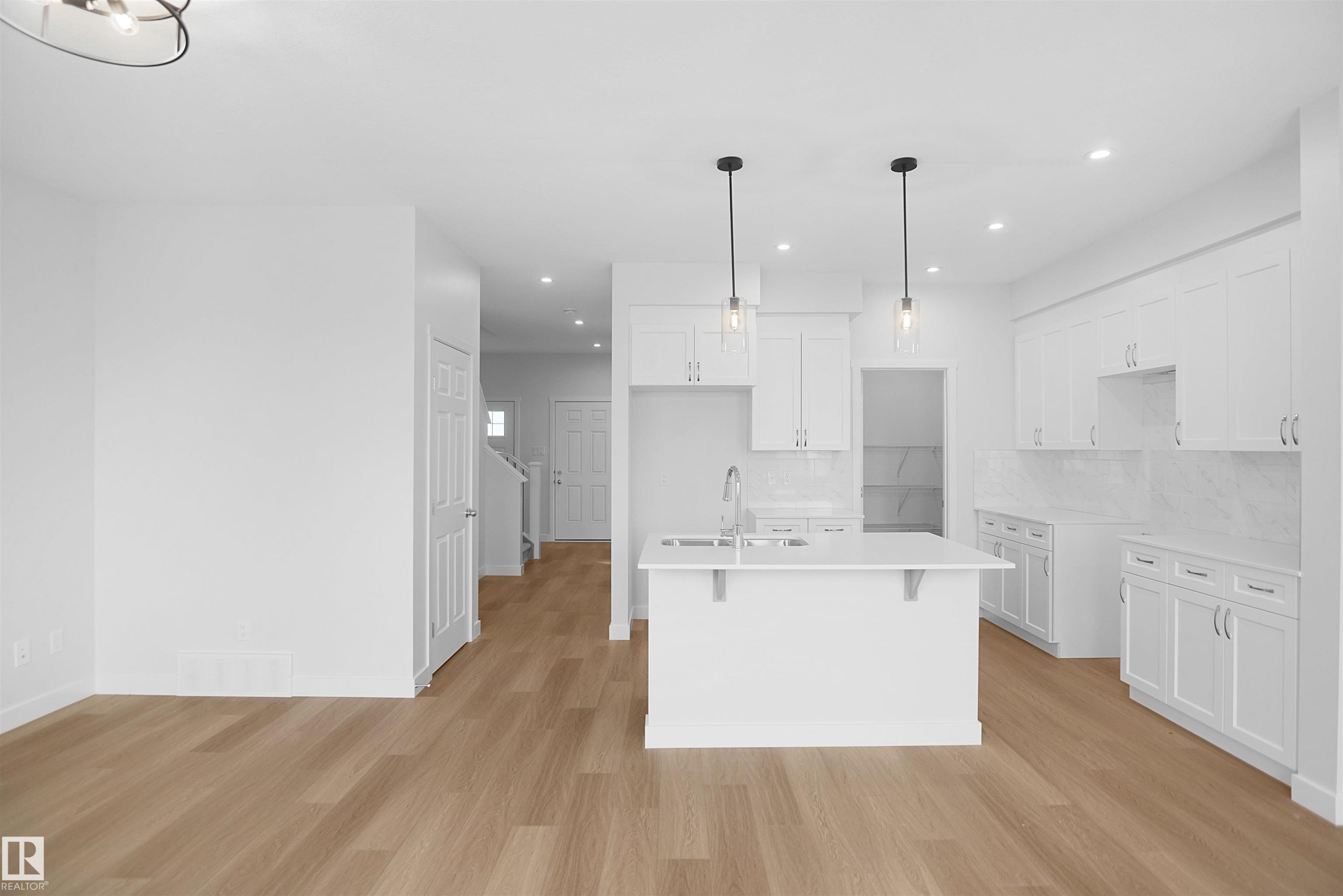 2241 194A Street Nw, Edmonton, AB - Indoor Photo Showing Kitchen With Upgraded Kitchen