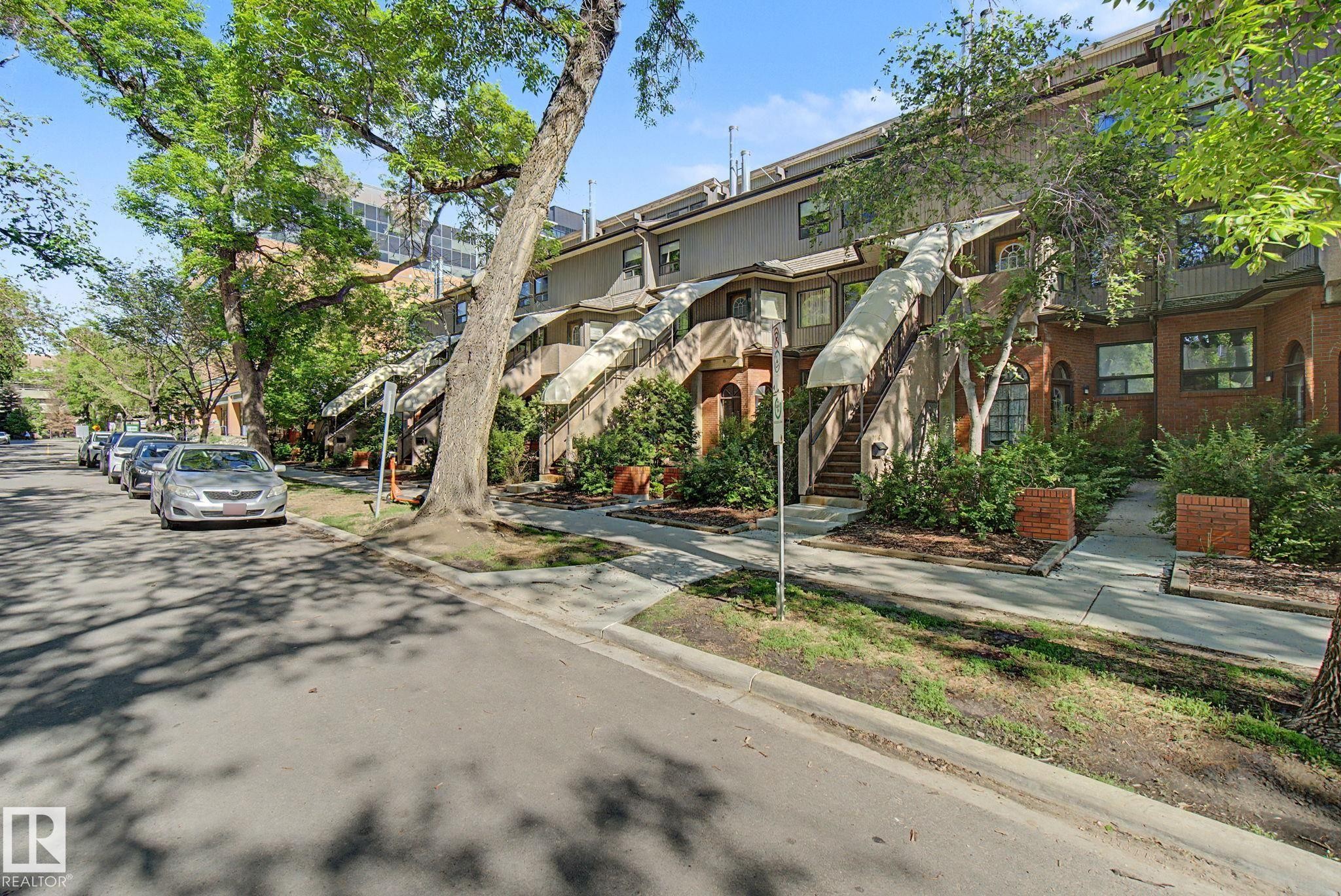 Townhouse-style residences featuring brick facades and awnings over private entryways - 11150 83 Avenue Nw, Edmonton, AB