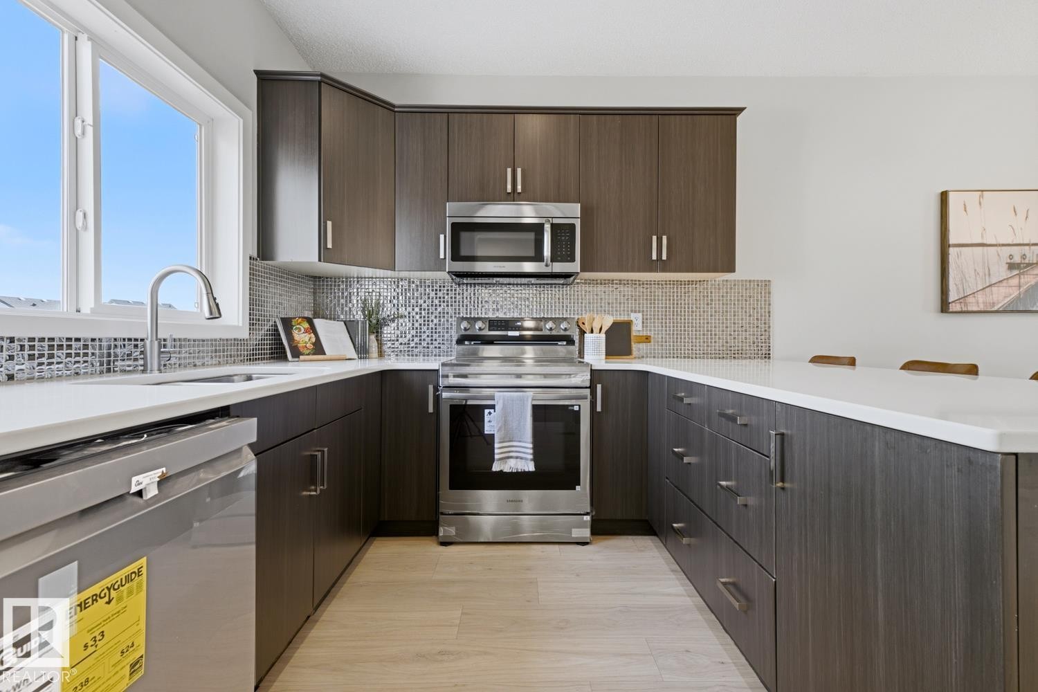 17677 60A Street Nw, Edmonton, AB - Indoor Photo Showing Kitchen With Upgraded Kitchen