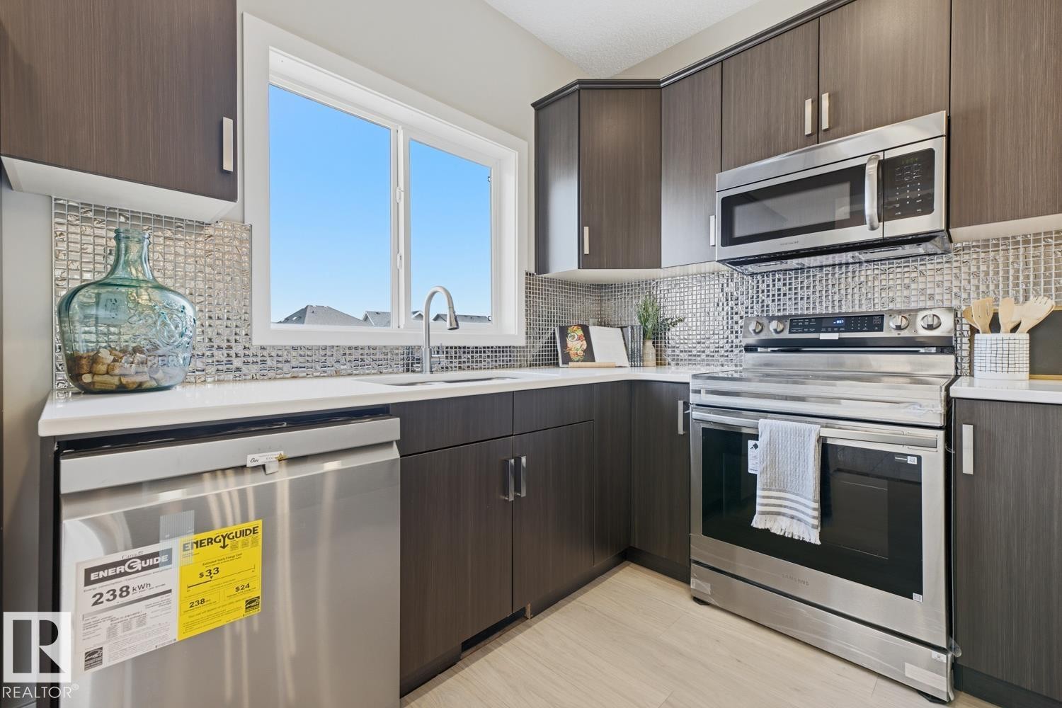 17677 60A Street Nw, Edmonton, AB - Indoor Photo Showing Kitchen With Stainless Steel Kitchen