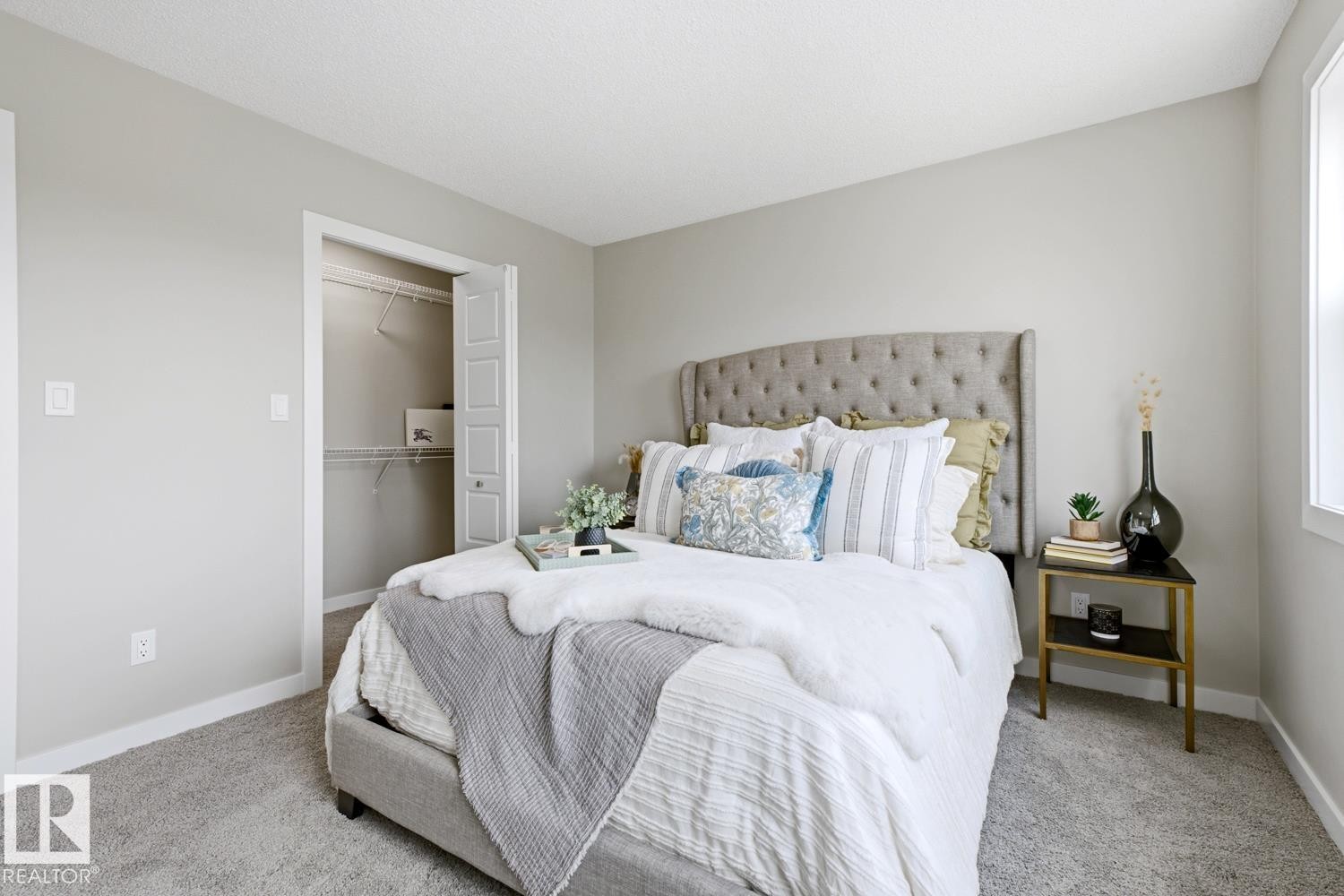 17677 60A Street Nw, Edmonton, AB - Indoor Photo Showing Bedroom