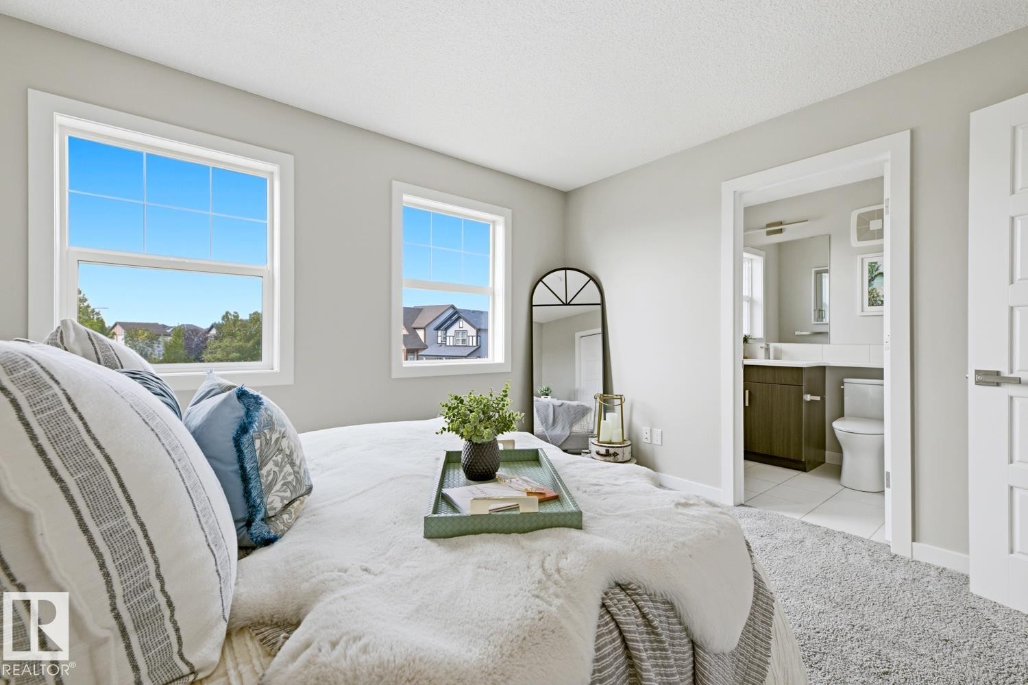 17677 60A Street Nw, Edmonton, AB - Indoor Photo Showing Bedroom