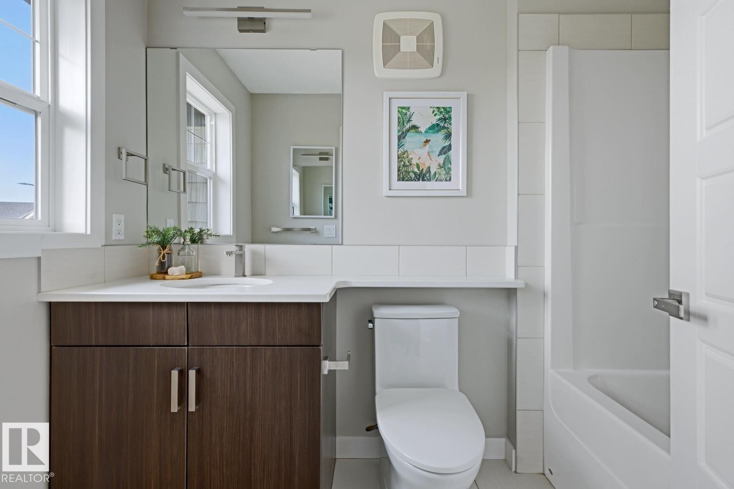 17677 60A Street Nw, Edmonton, AB - Indoor Photo Showing Bathroom