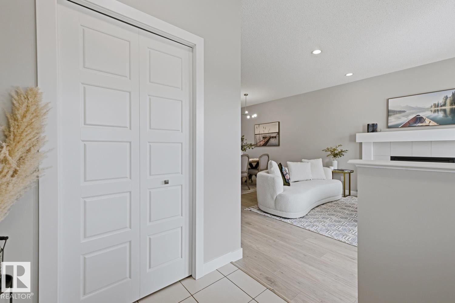 17677 60A Street Nw, Edmonton, AB - Indoor Photo Showing Other Room