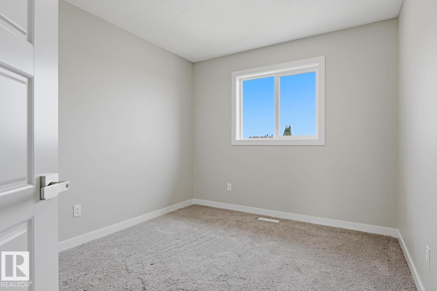 17677 60A Street Nw, Edmonton, AB - Indoor Photo Showing Other Room