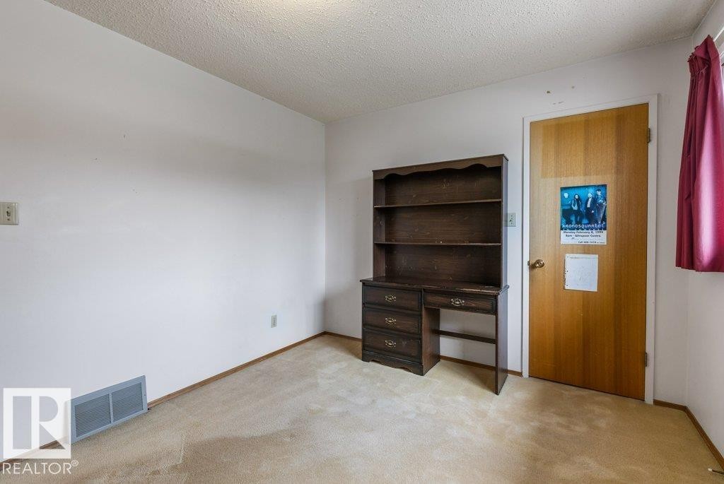 11113 173A Avenue Nw, Edmonton, AB - Indoor Photo Showing Other Room