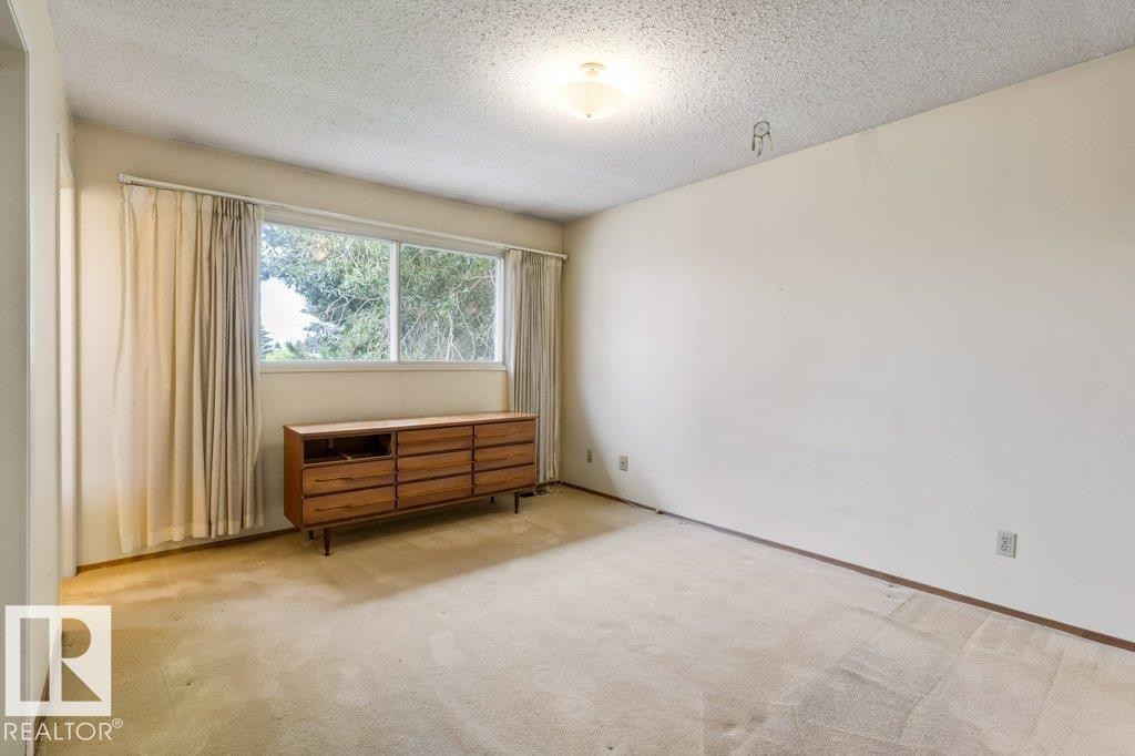11113 173A Avenue Nw, Edmonton, AB - Indoor Photo Showing Other Room