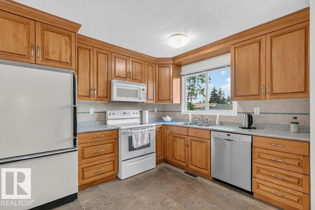 10423 33 Avenue Nw, Edmonton, AB