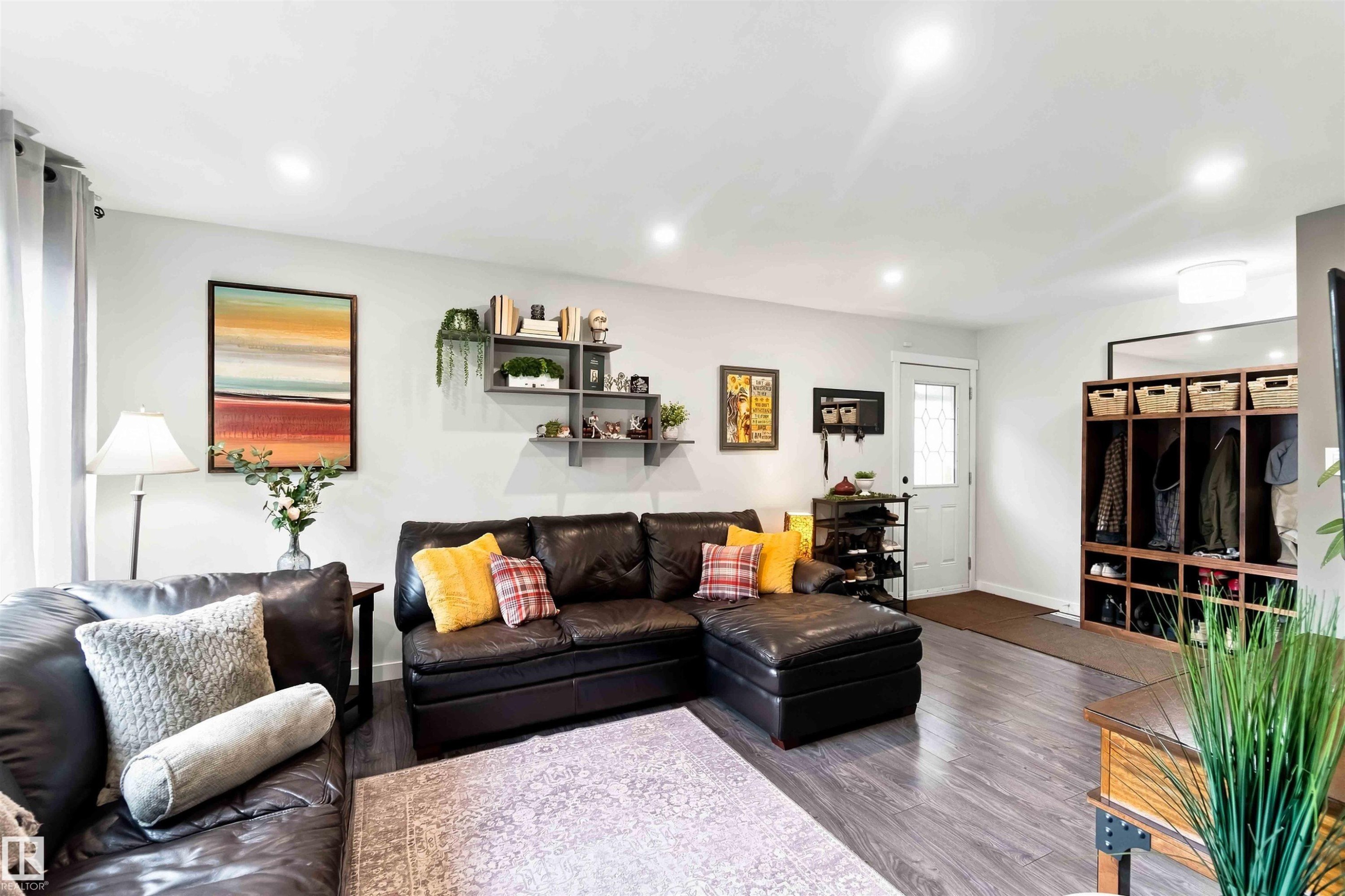 5103 57 Avenue, Leduc, AB - Indoor Photo Showing Living Room