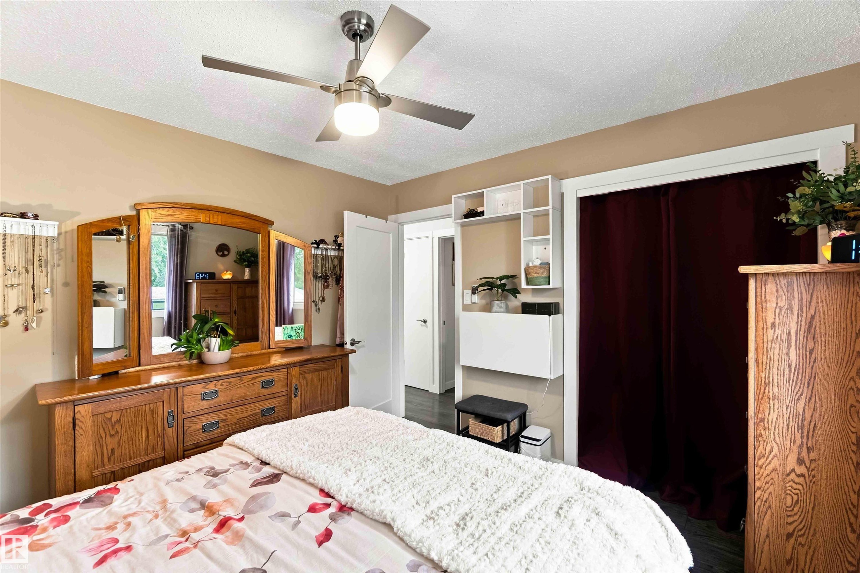 5103 57 Avenue, Leduc, AB - Indoor Photo Showing Bedroom