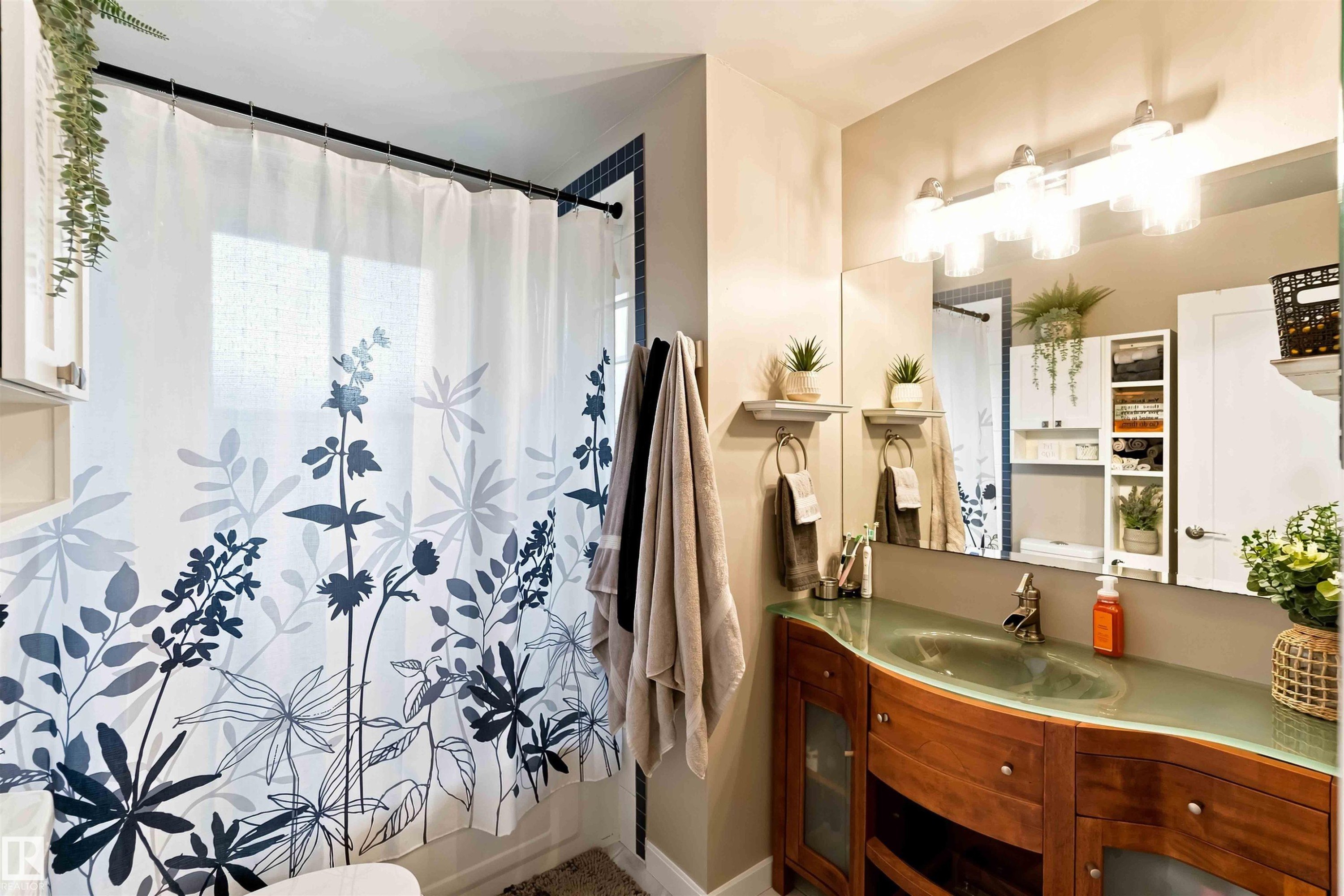 5103 57 Avenue, Leduc, AB - Indoor Photo Showing Bathroom