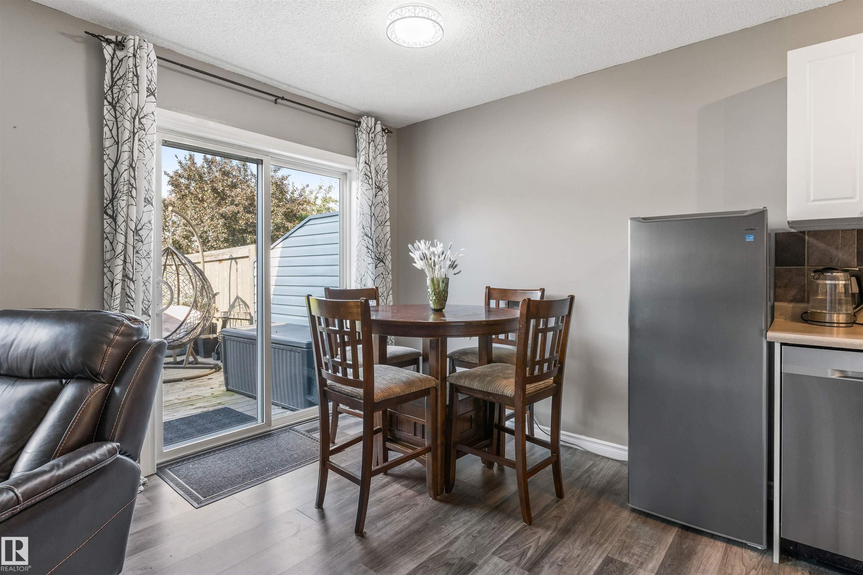 20032 53A Avenue Nw, Edmonton, AB - Indoor Photo Showing Dining Room