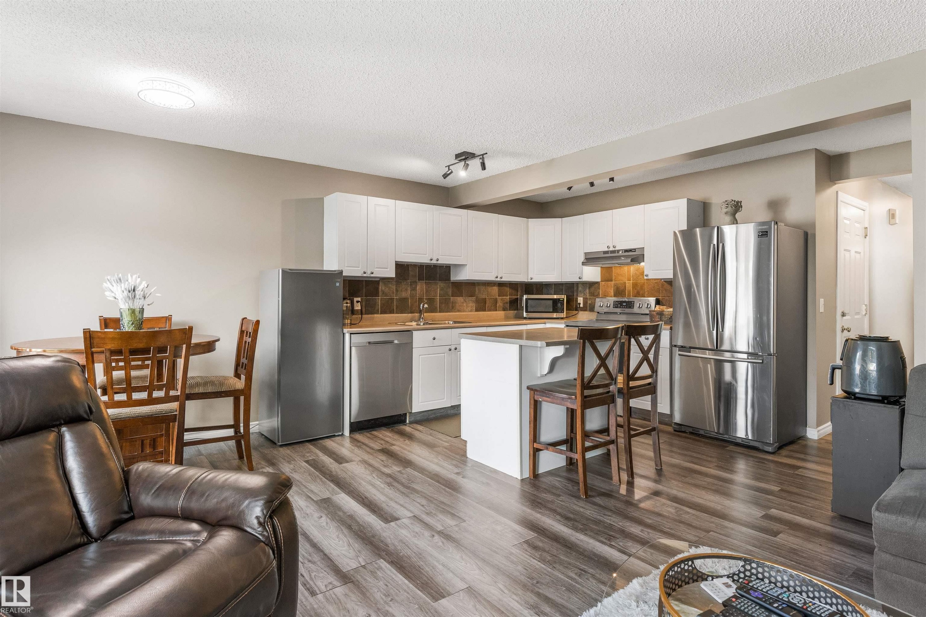 20032 53A Avenue Nw, Edmonton, AB - Indoor Photo Showing Kitchen With Stainless Steel Kitchen