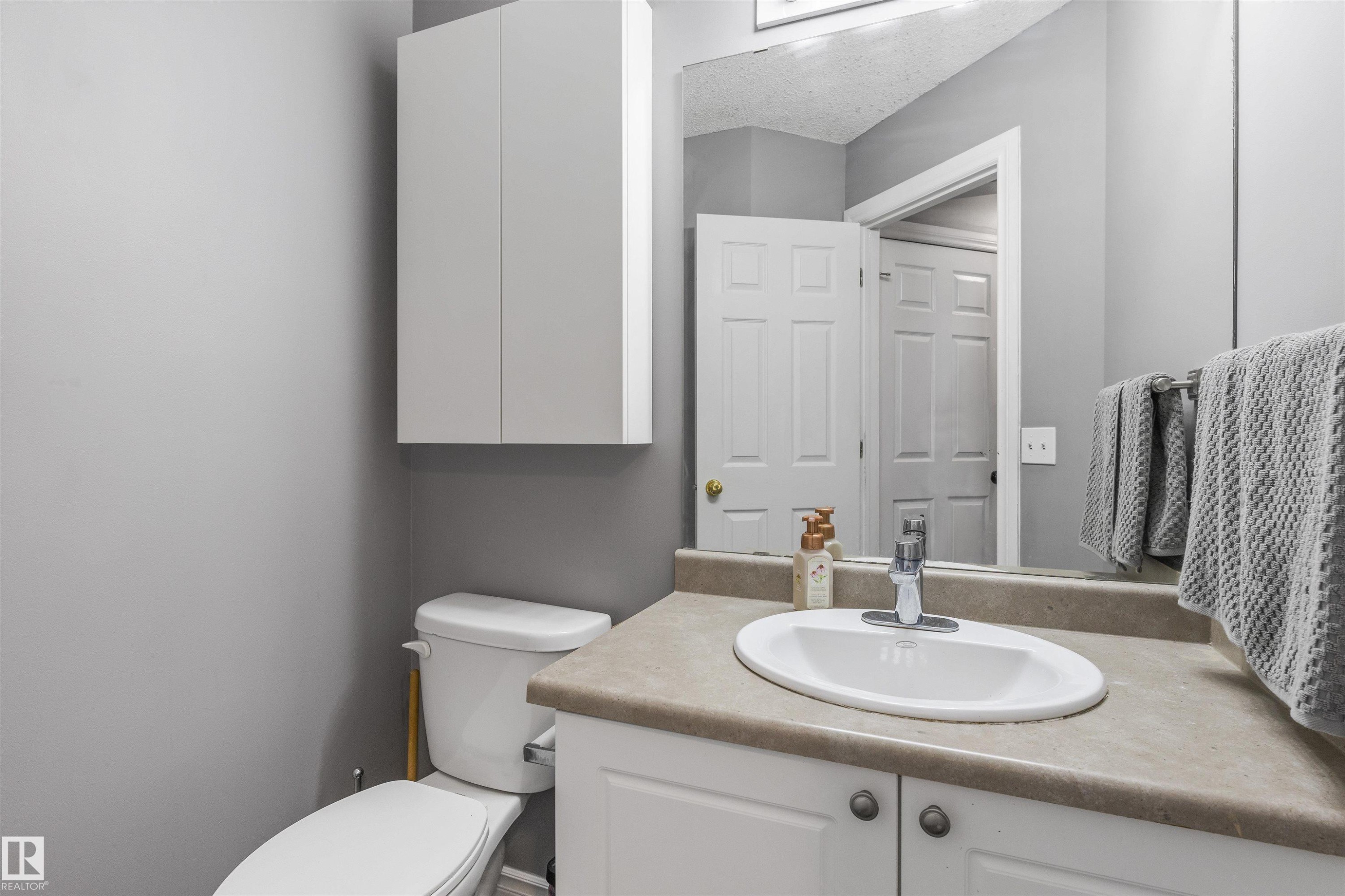 20032 53A Avenue Nw, Edmonton, AB - Indoor Photo Showing Bathroom